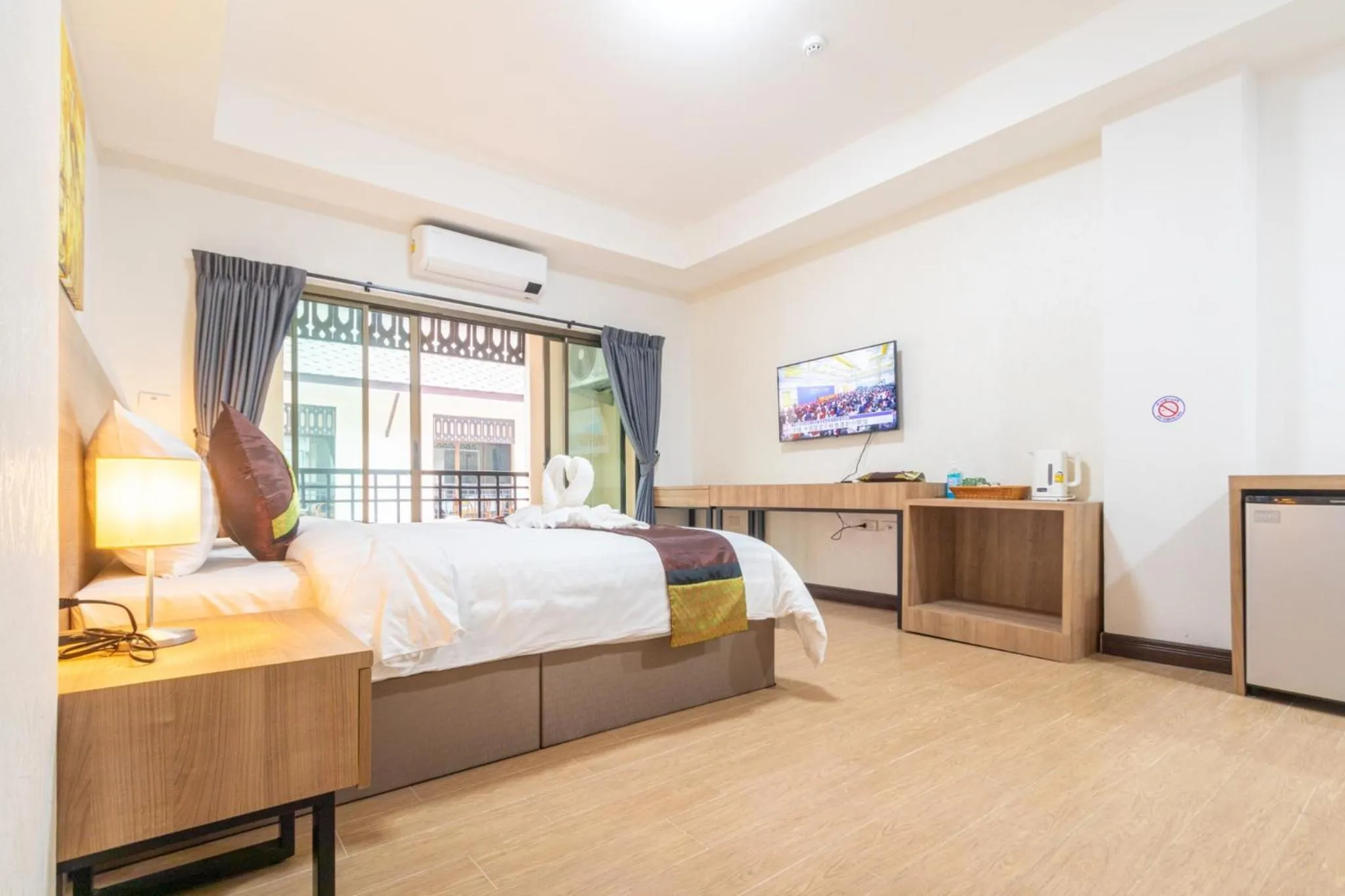 Photo of the whole room, Bed in Peacock De Pai Hotel