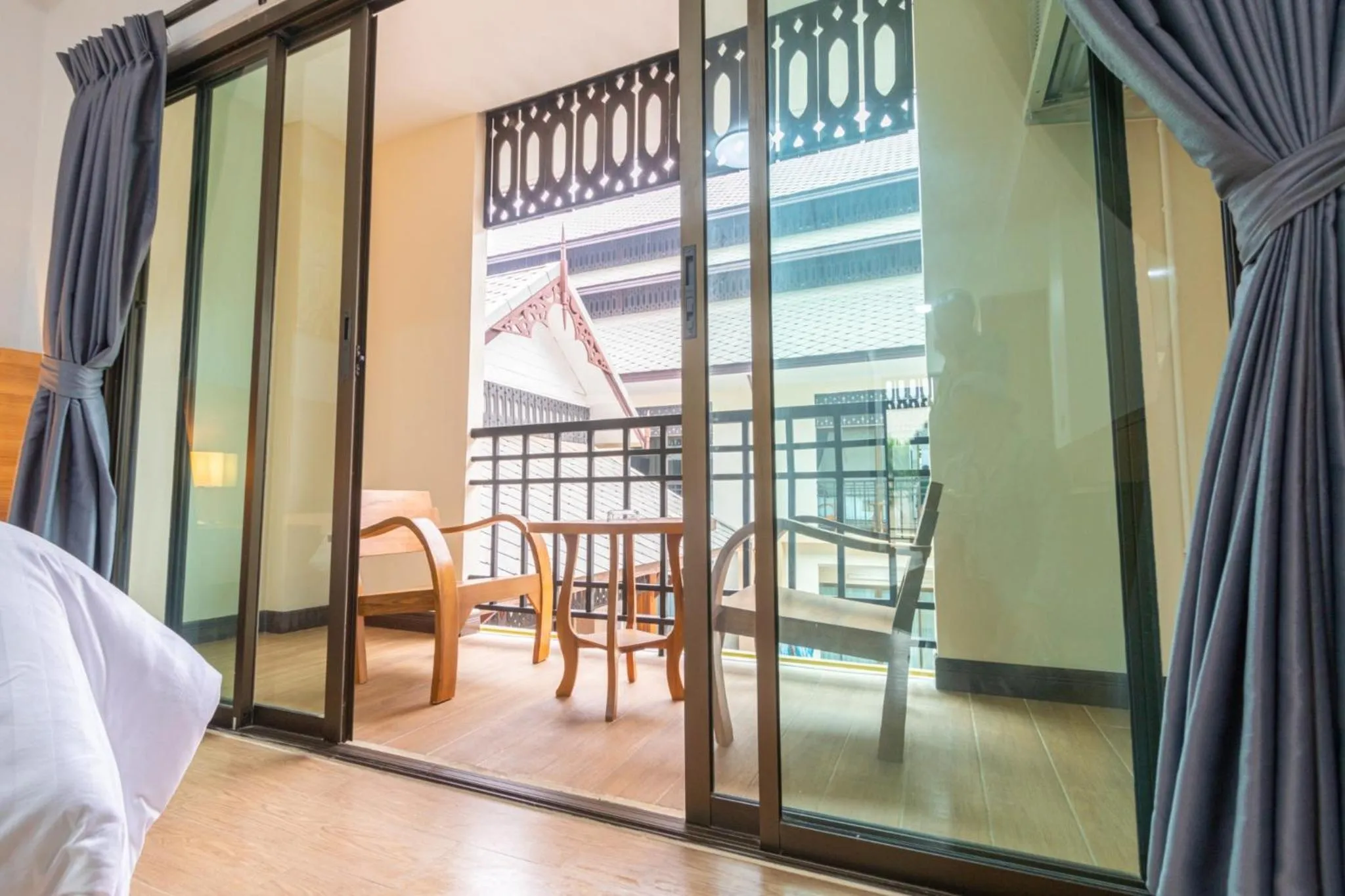 Balcony/Terrace, Bed in Peacock De Pai Hotel