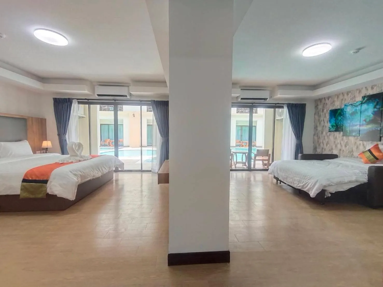 Photo of the whole room, Bed in Peacock De Pai Hotel