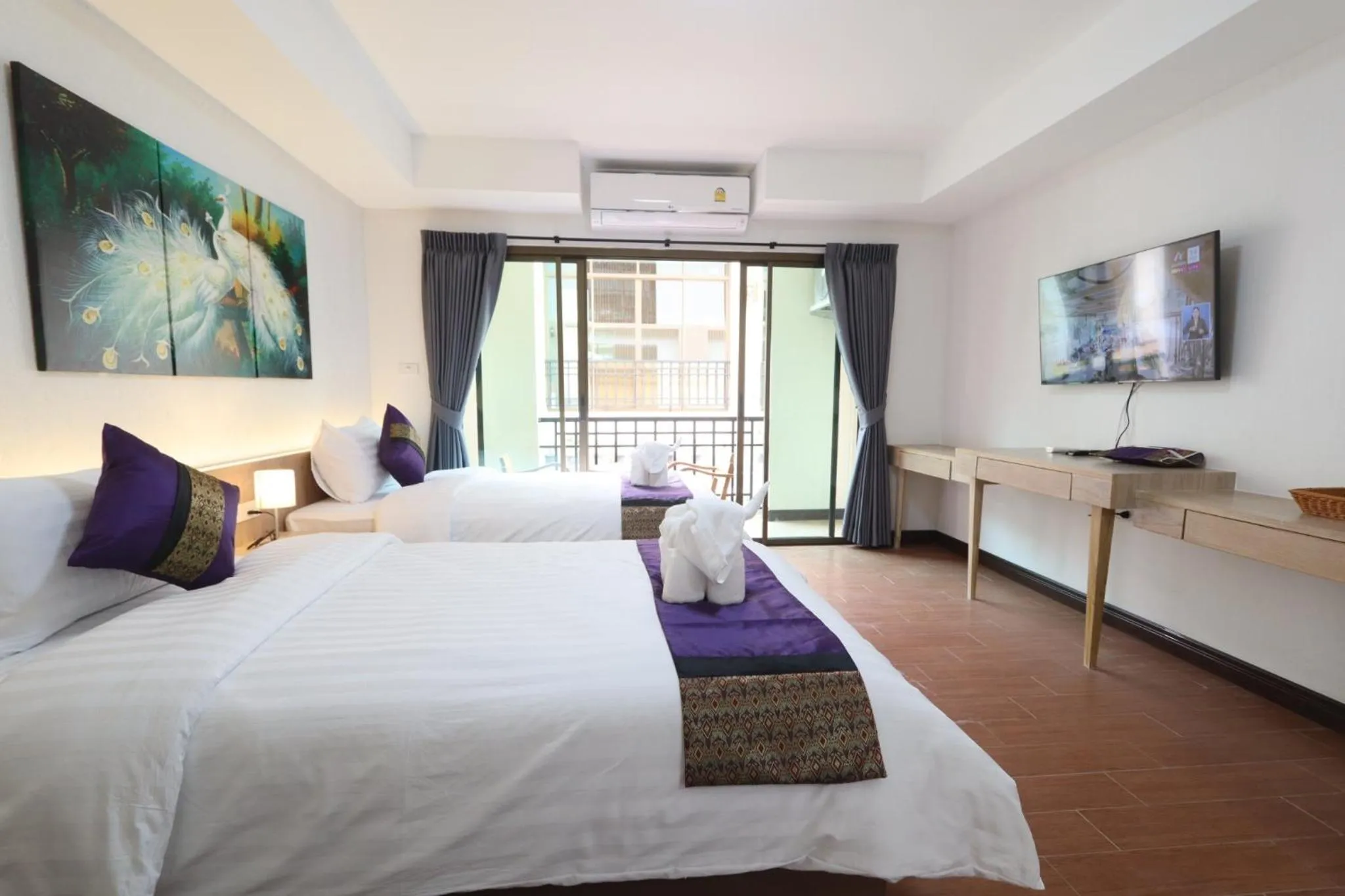 Photo of the whole room, Bed in Peacock De Pai Hotel