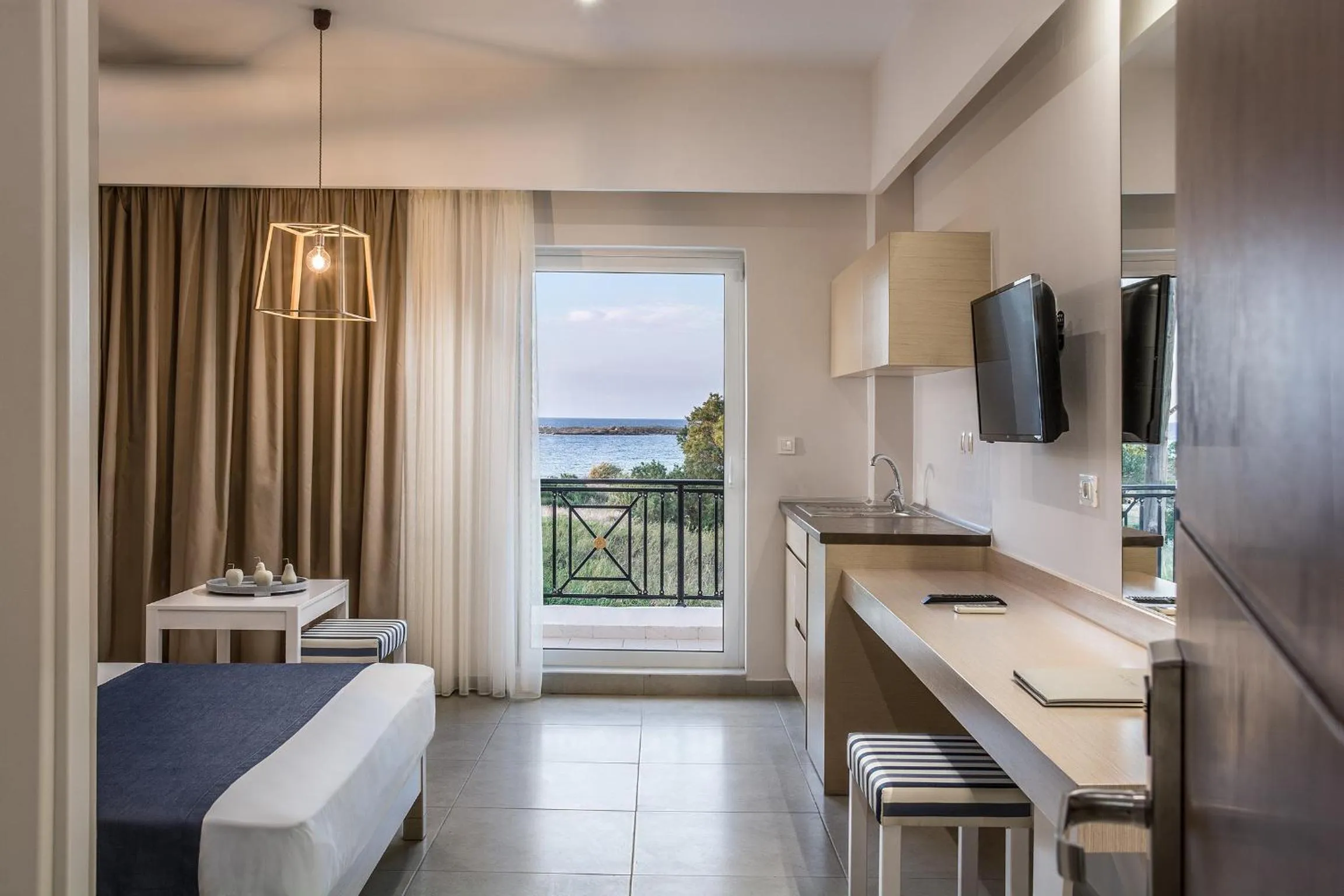 TV and multimedia, Bed in Sea View Hotel & Apartments