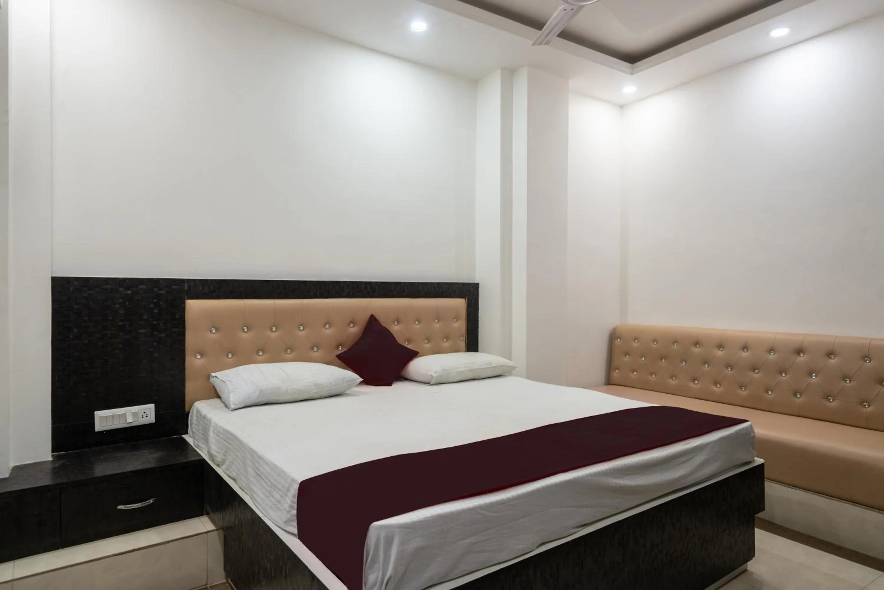 Photo of the whole room, Bed in Nova Inn