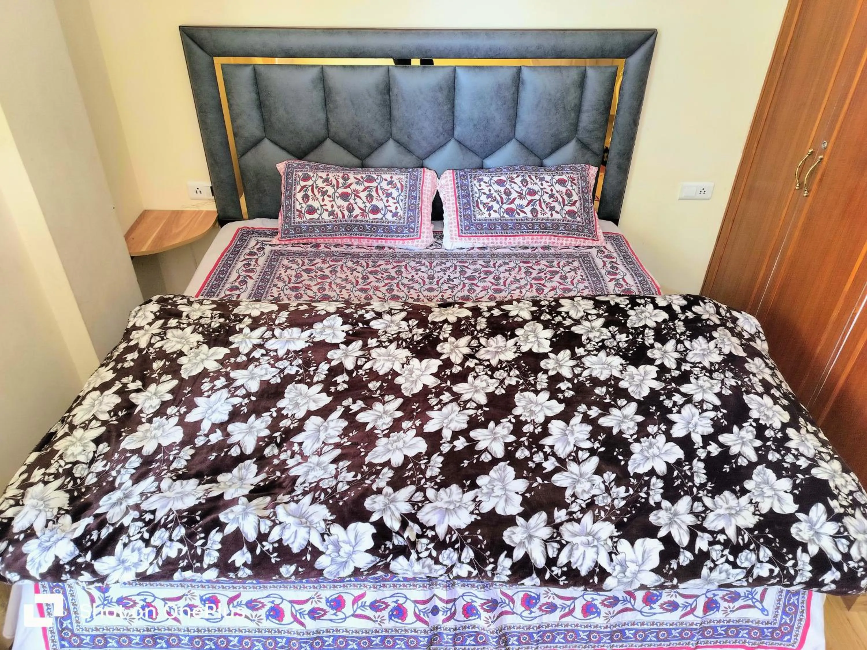 Bedroom, Bed in Shimla Vibes B & B free pick and drop from ISBT Shimla