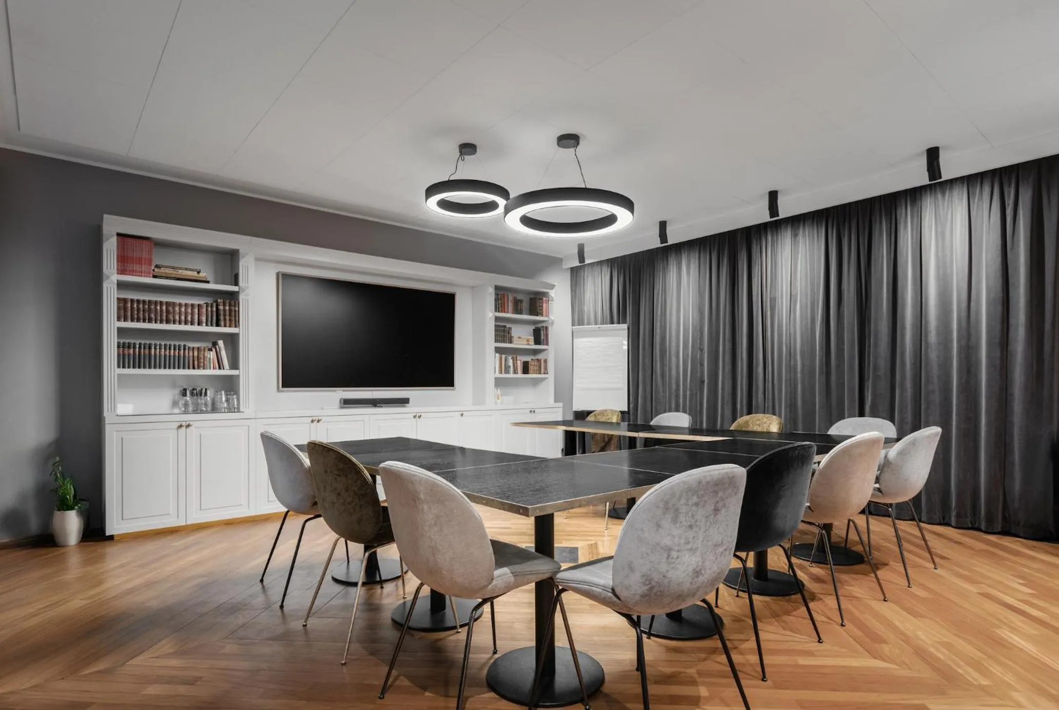 Business facilities in Hypernym Hotel & Suites