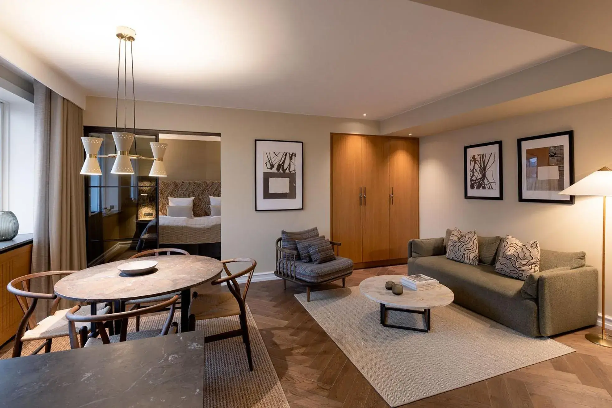 Deluxe Suite in Hypernym Hotel & Suites Deluxe Suite in Hypernym Hotel & Suites