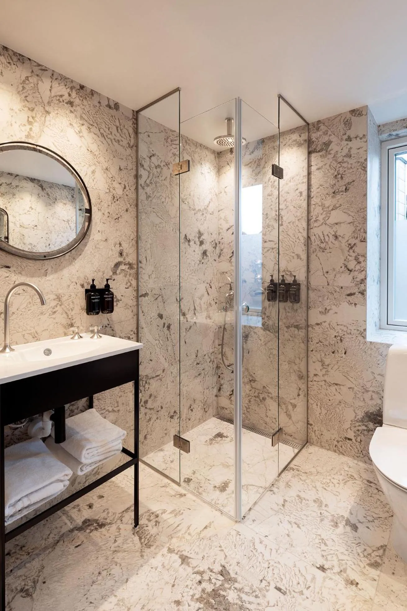 Shower in Hypernym Hotel & Suites