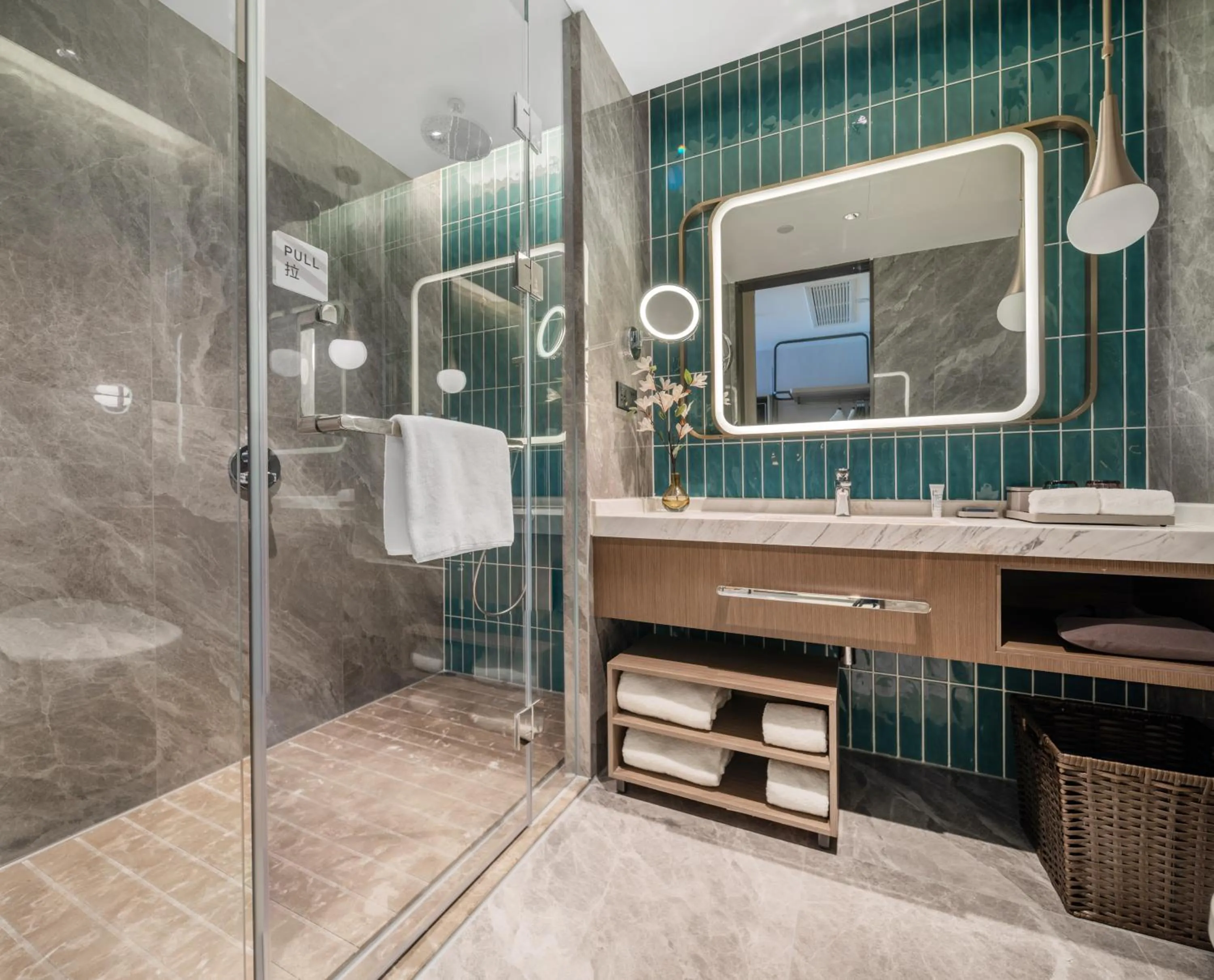 Bathroom in Home2 Suites by Hilton Shenzhen Nanshan Science & Technology Park