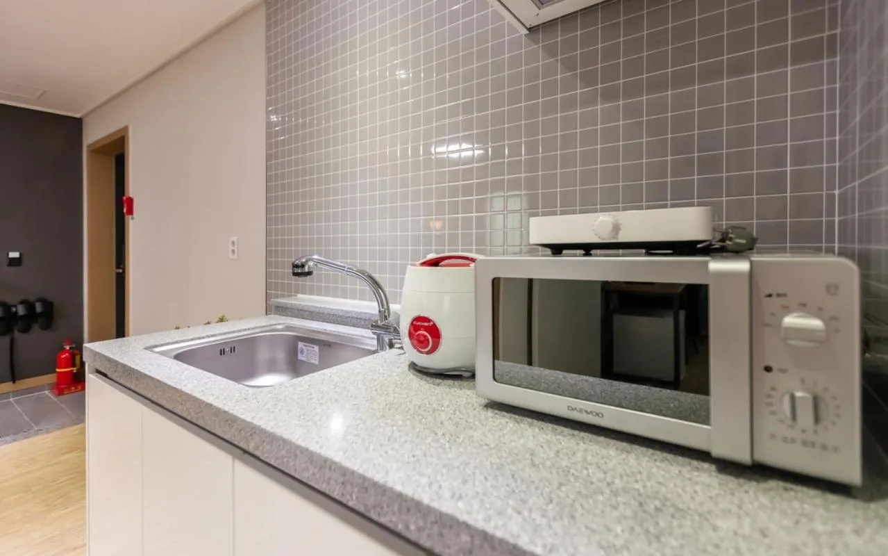 Kitchen or kitchenette in YAJA Hotel Tongyeong Ferry Terminal Branch