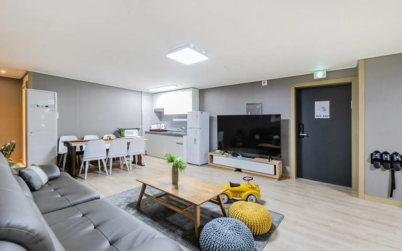 TV and multimedia in YAJA Hotel Tongyeong Ferry Terminal Branch