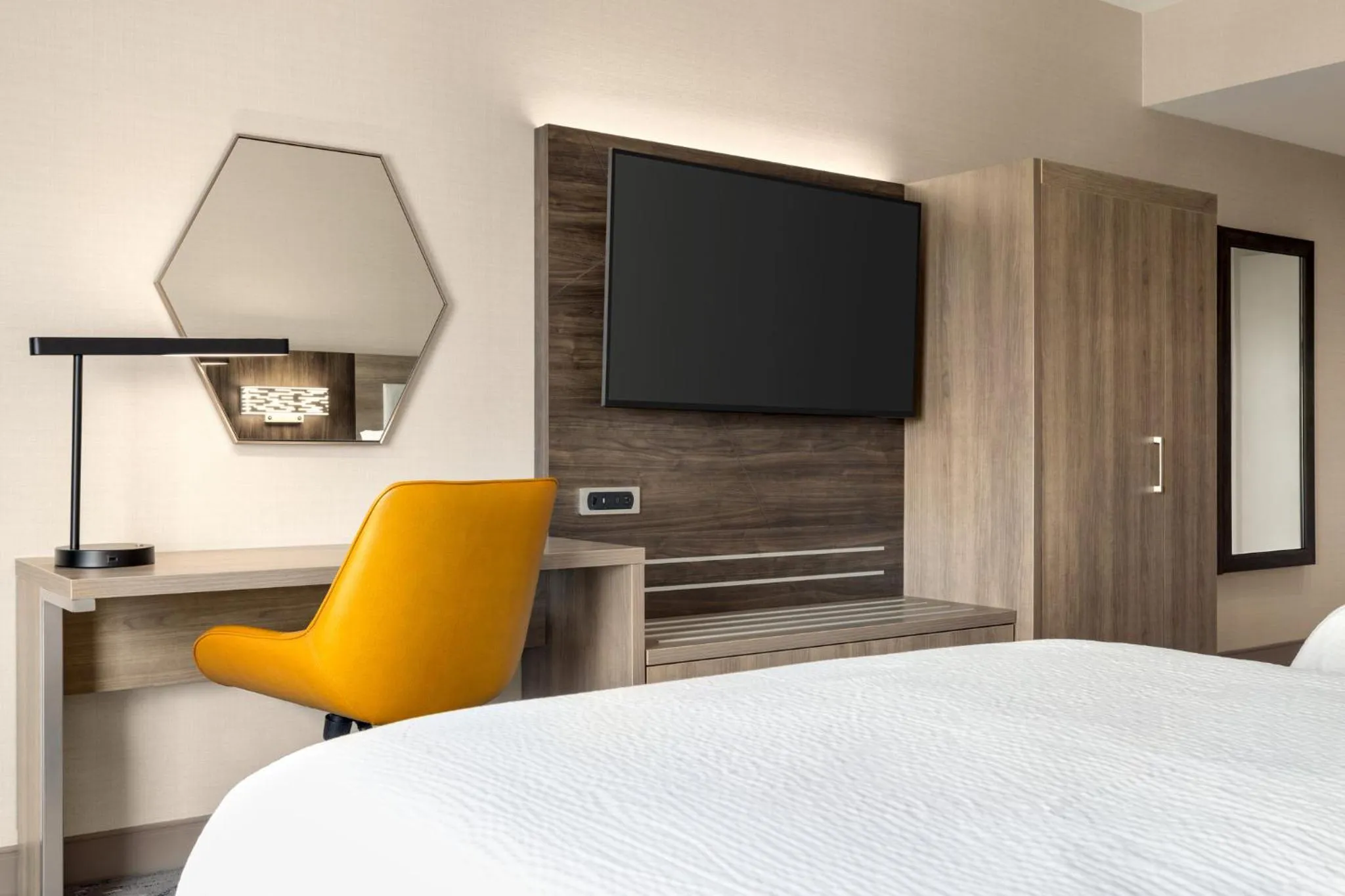 Photo of the whole room, Bed in Holiday Inn Express - Strathroy by IHG