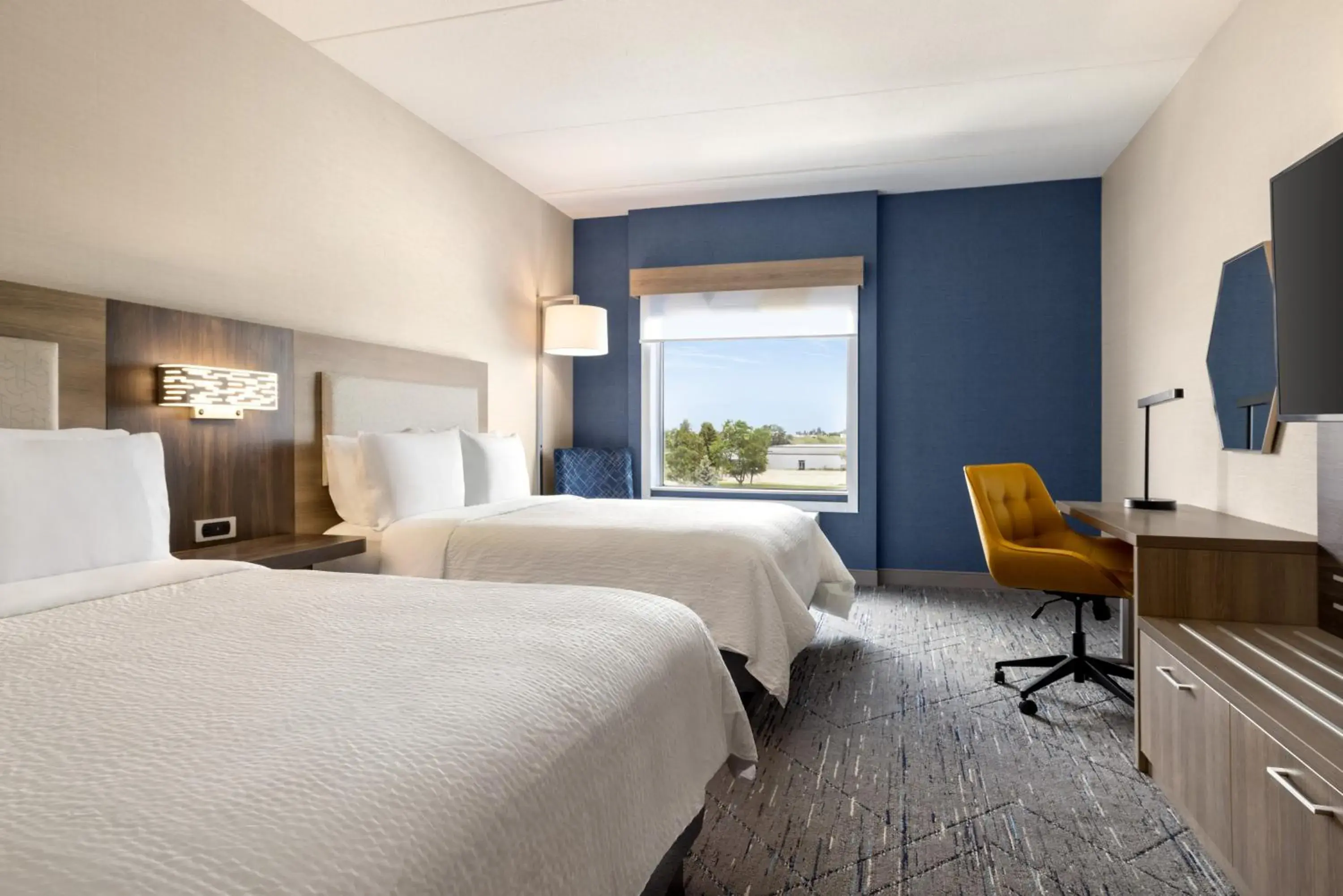 Queen Suite with Two Queen Beds and Sofa Bed in Holiday Inn Express - Strathroy by IHG Queen Suite with Two Queen Beds and Sofa Bed in Holiday Inn Express - Strathroy by IHG