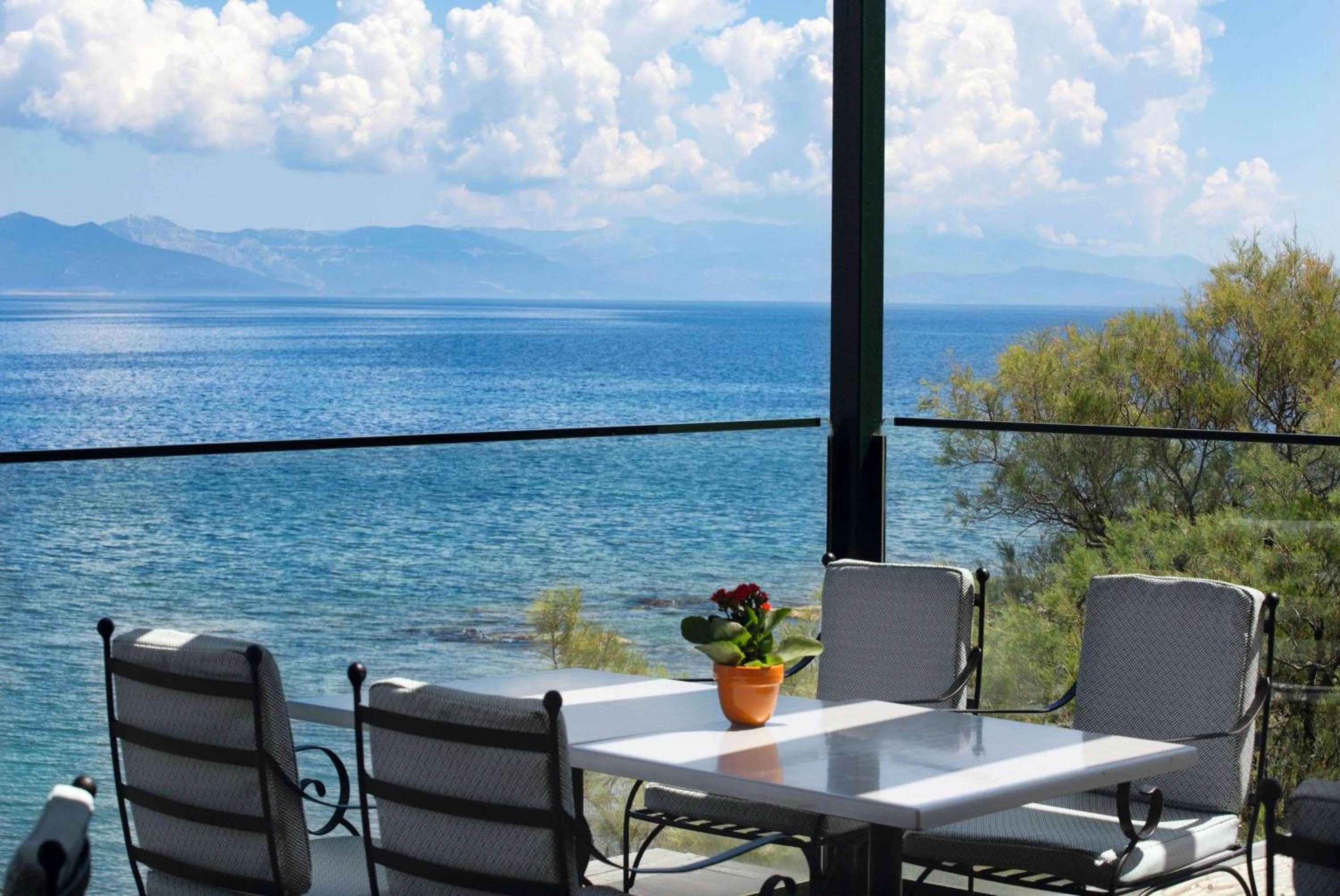 Lounge or bar in Zeus Essence Ramada by Wyndham Athens