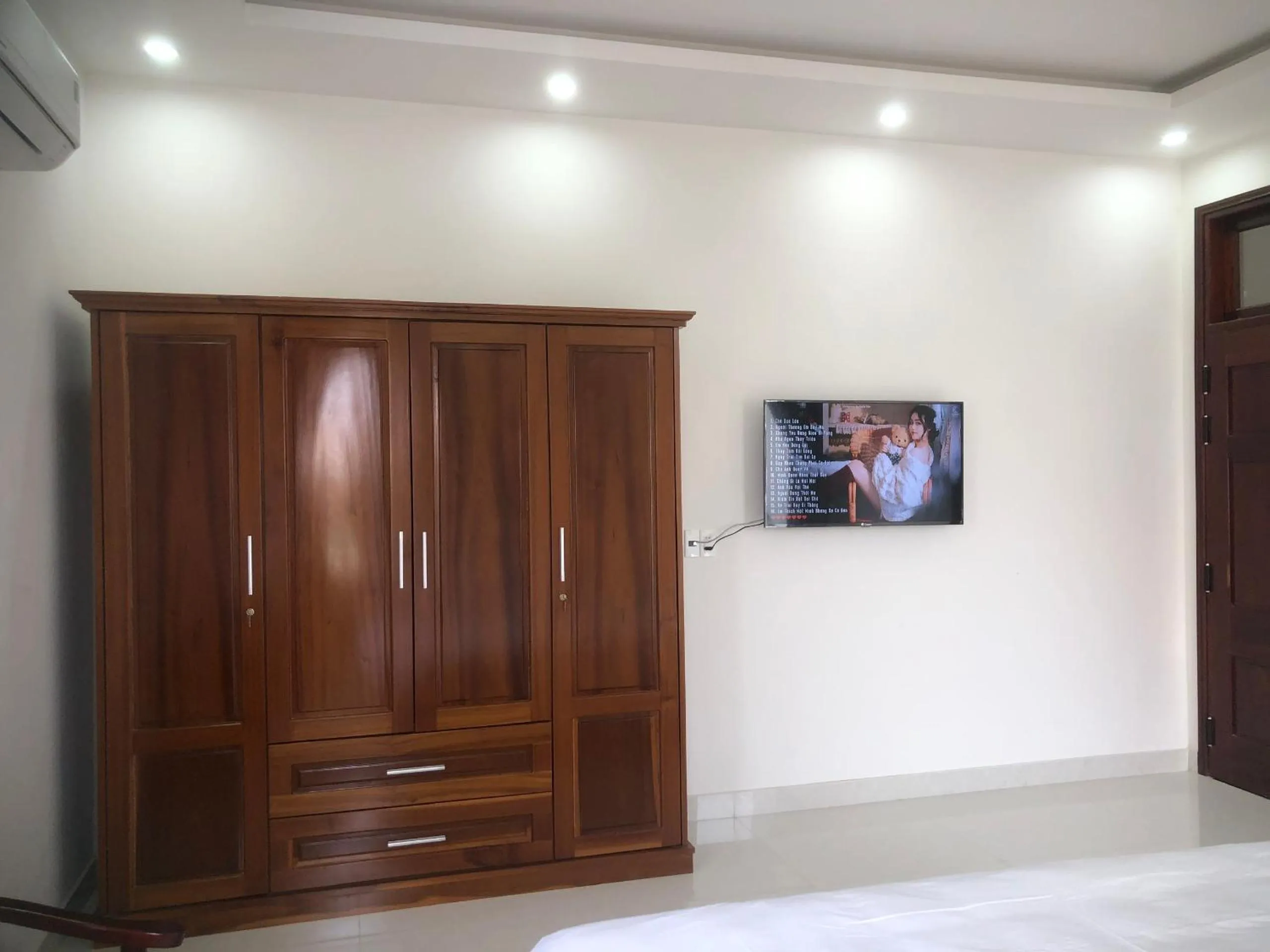 TV and multimedia in Homestay Phương House