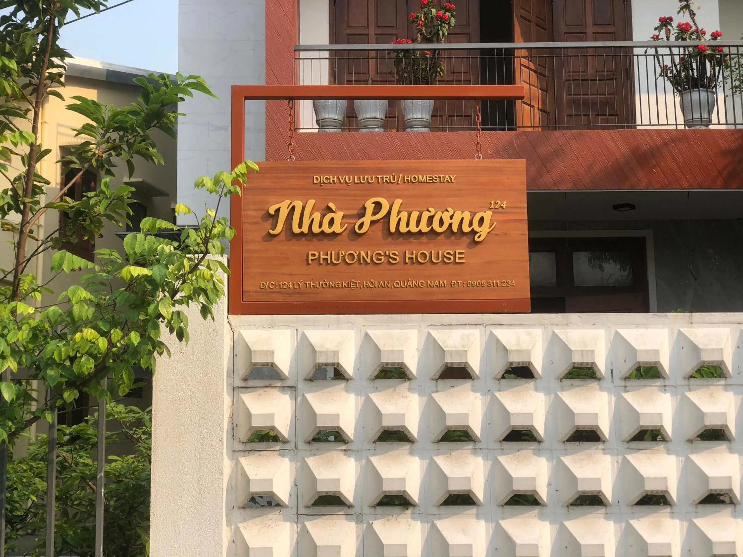 Property logo or sign in Homestay Phương House