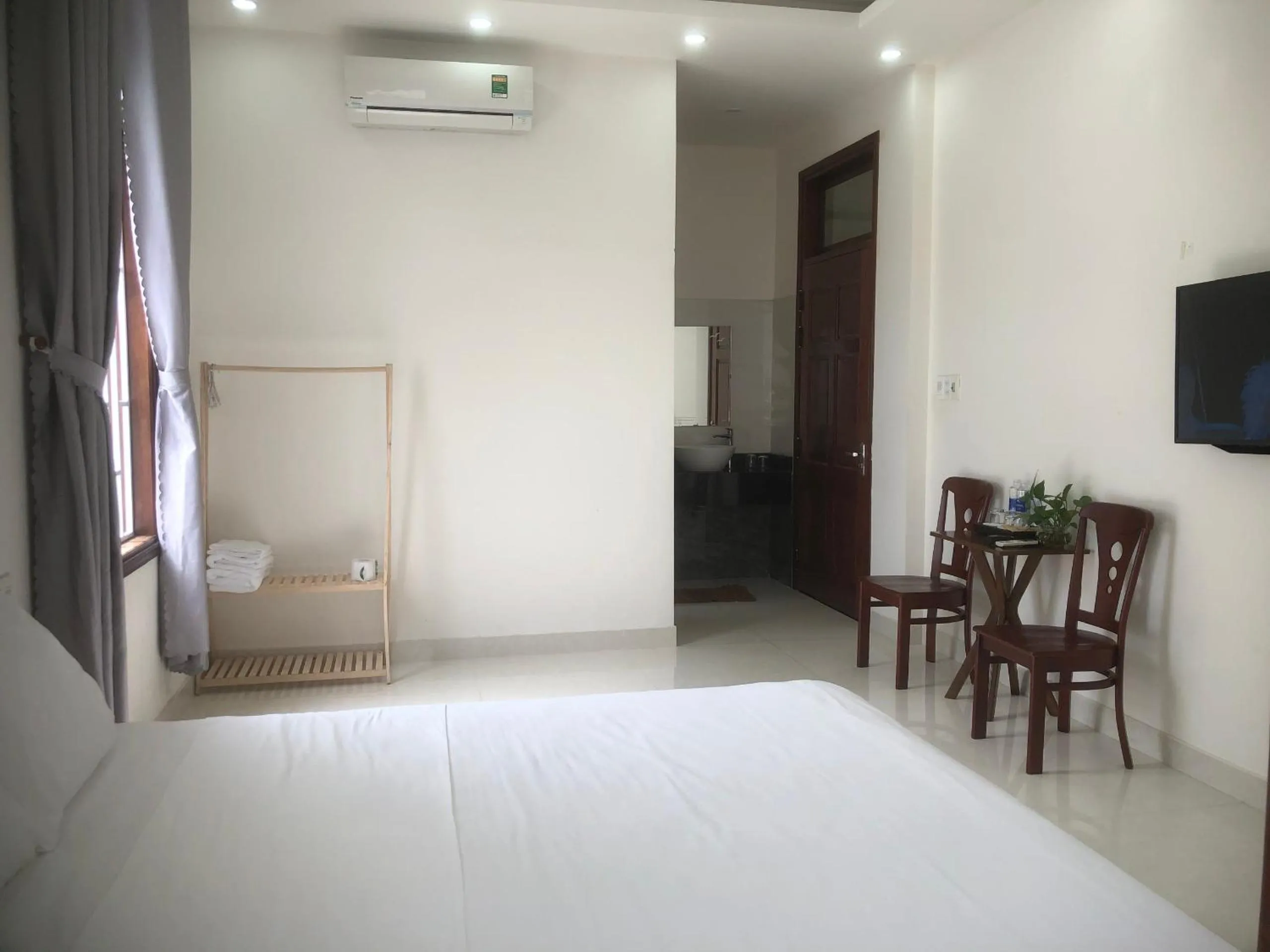Photo of the whole room, Bed in Homestay Phương House