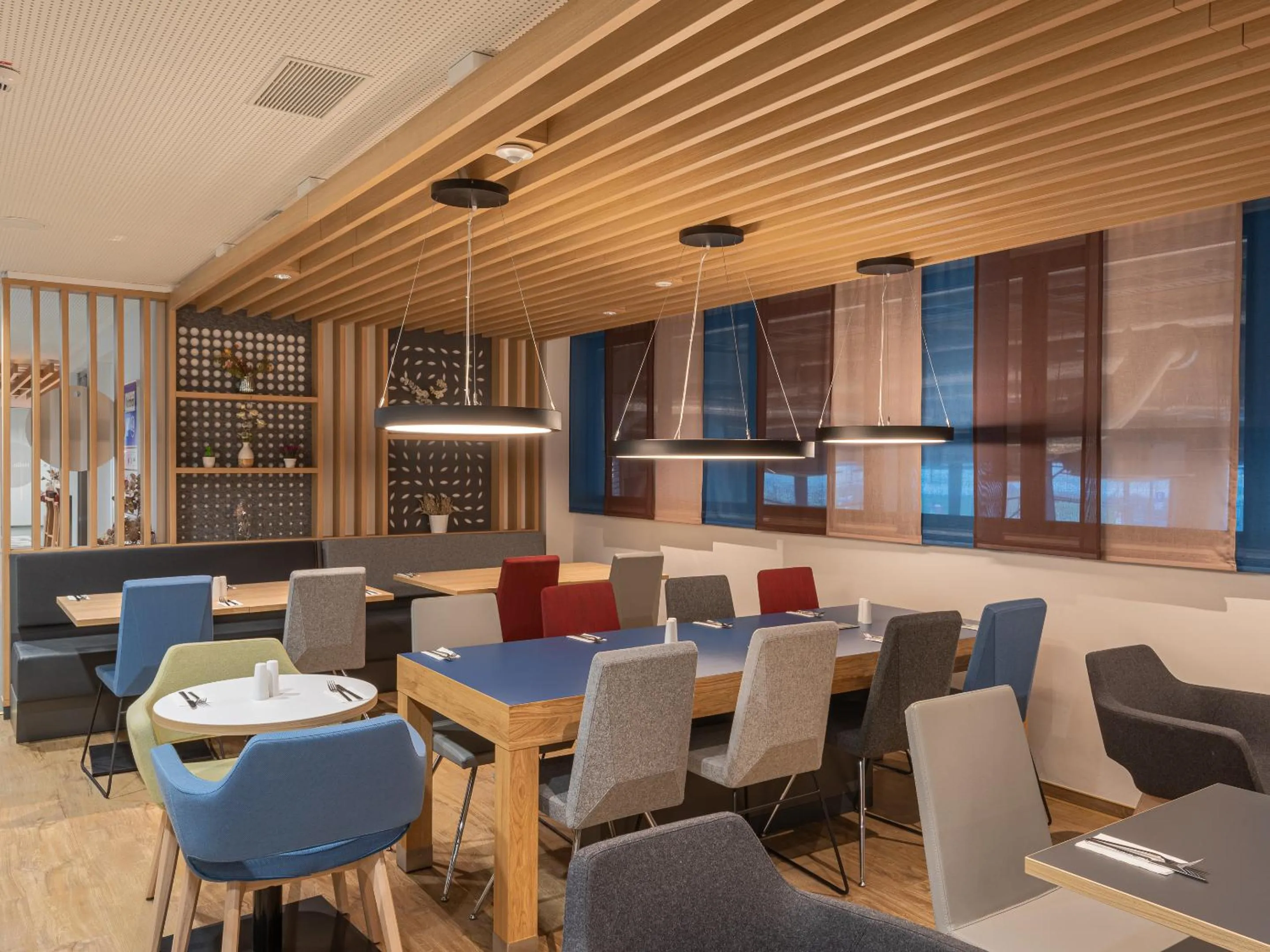 Breakfast in Holiday Inn Express - Hamburg South A7-AS42 by IHG