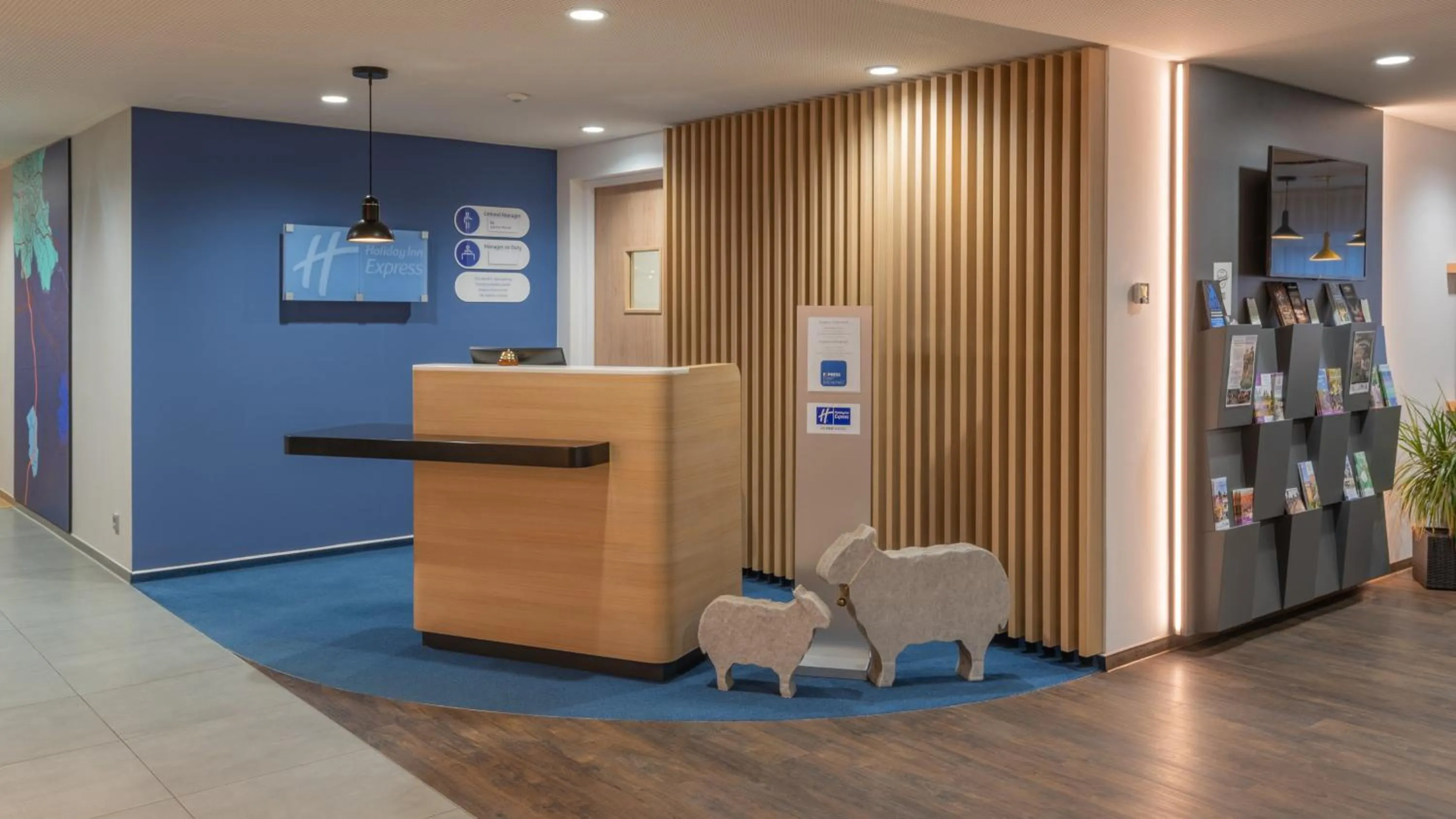 Property building in Holiday Inn Express - Hamburg South A7-AS42 by IHG