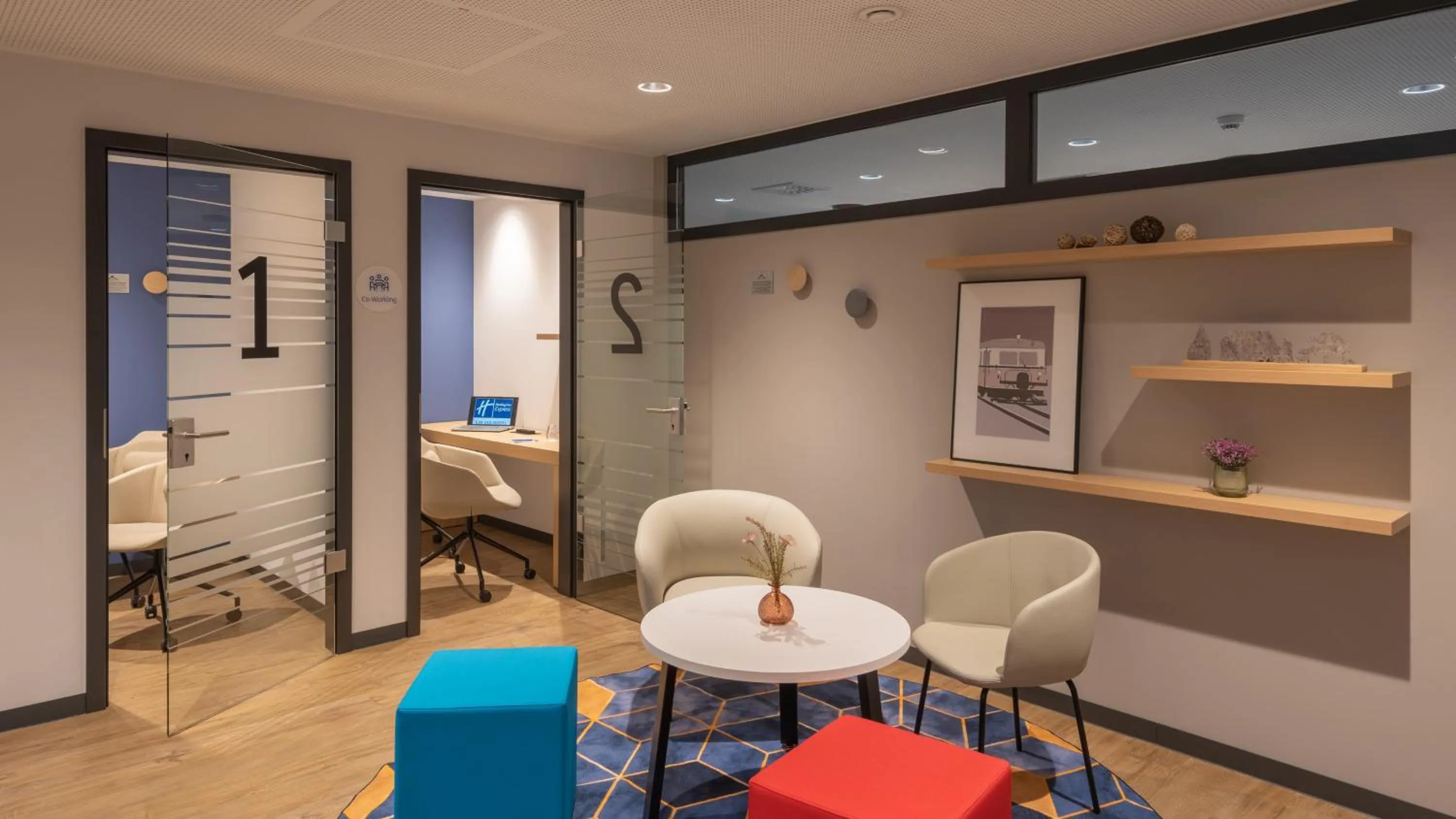 Meeting/conference room in Holiday Inn Express - Hamburg South A7-AS42 by IHG