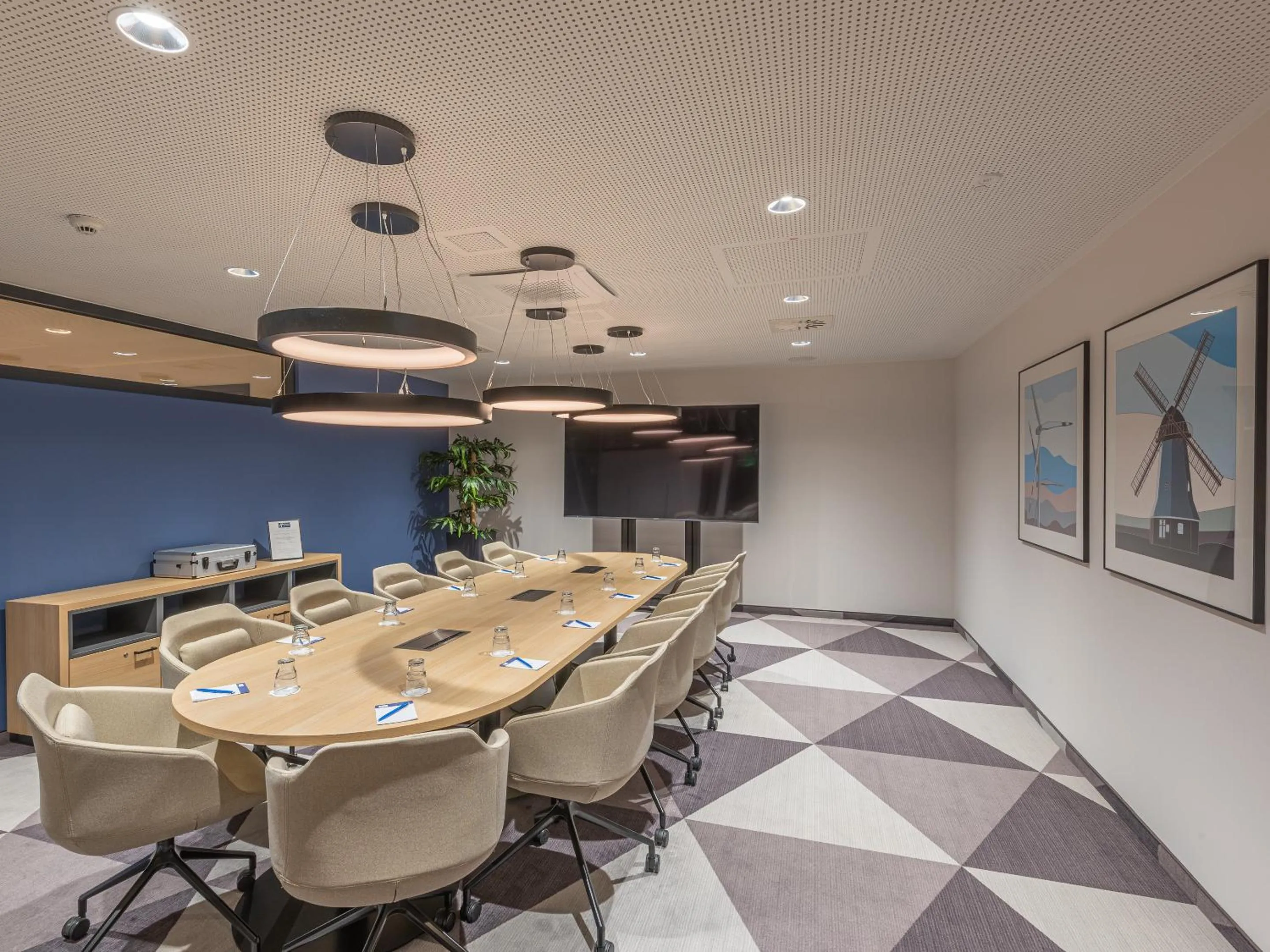 Meeting/conference room in Holiday Inn Express - Hamburg South A7-AS42 by IHG