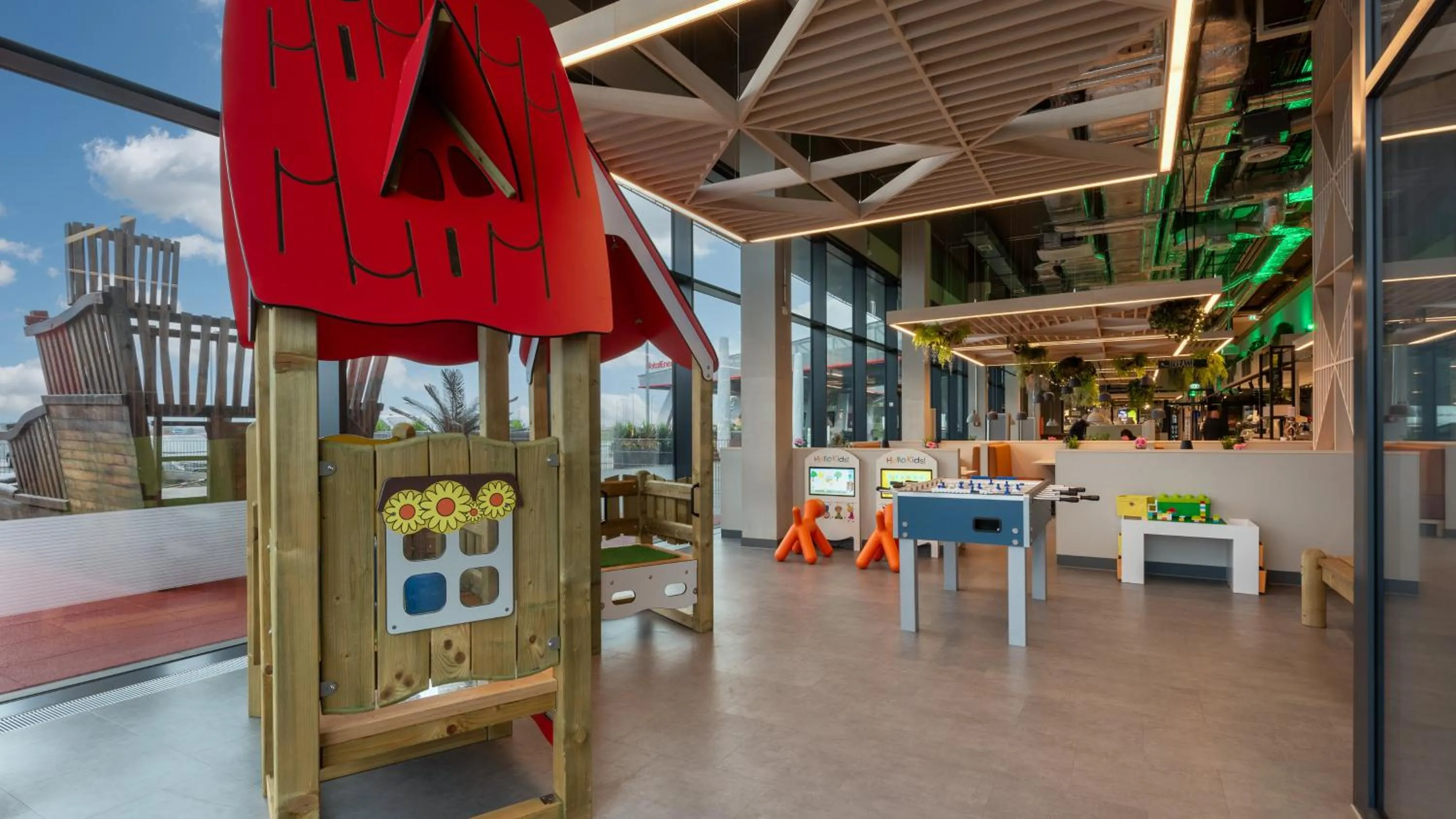 Restaurant/places to eat in Holiday Inn Express - Hamburg South A7-AS42 by IHG