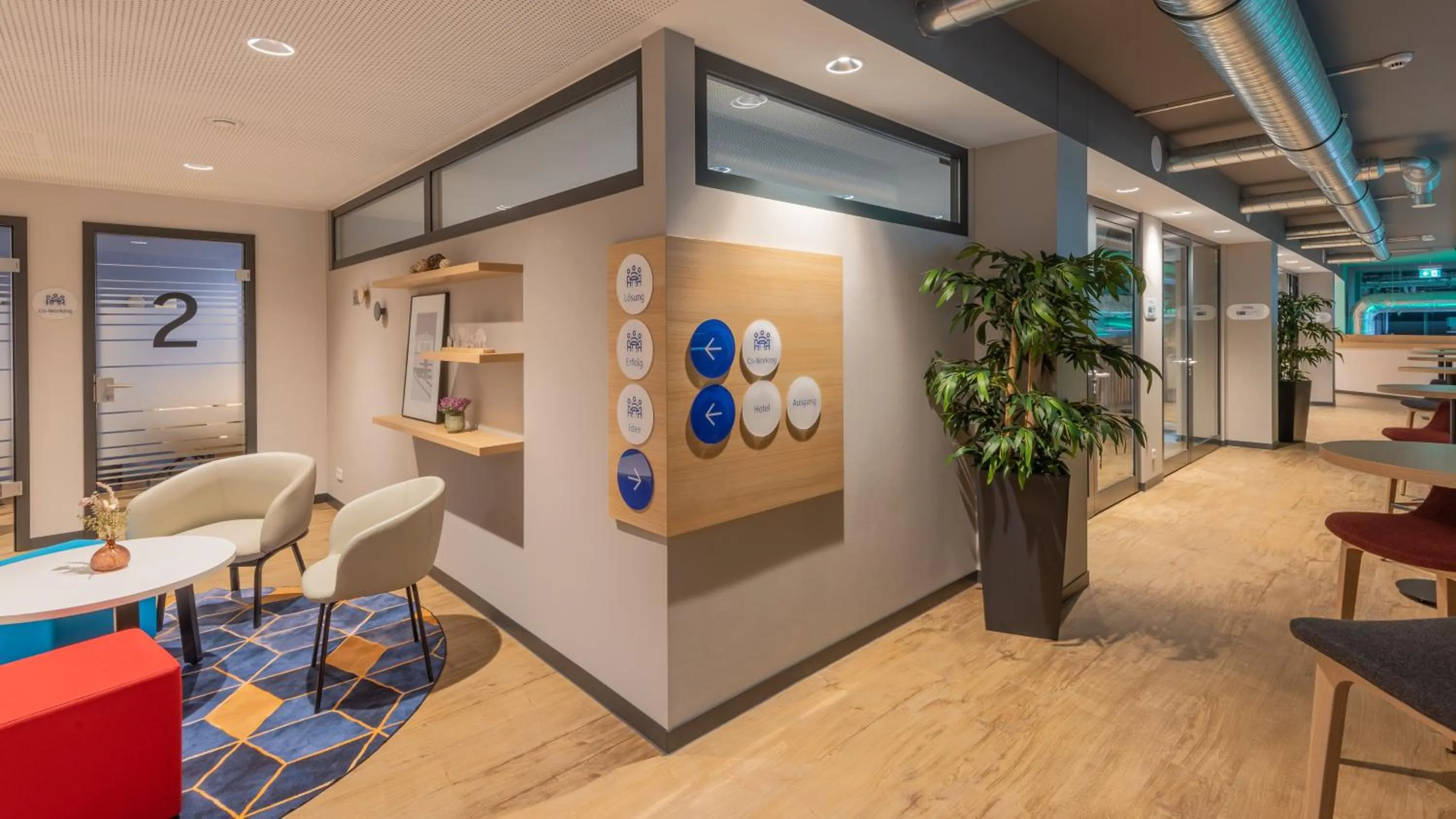 Meeting/conference room in Holiday Inn Express - Hamburg South A7-AS42 by IHG