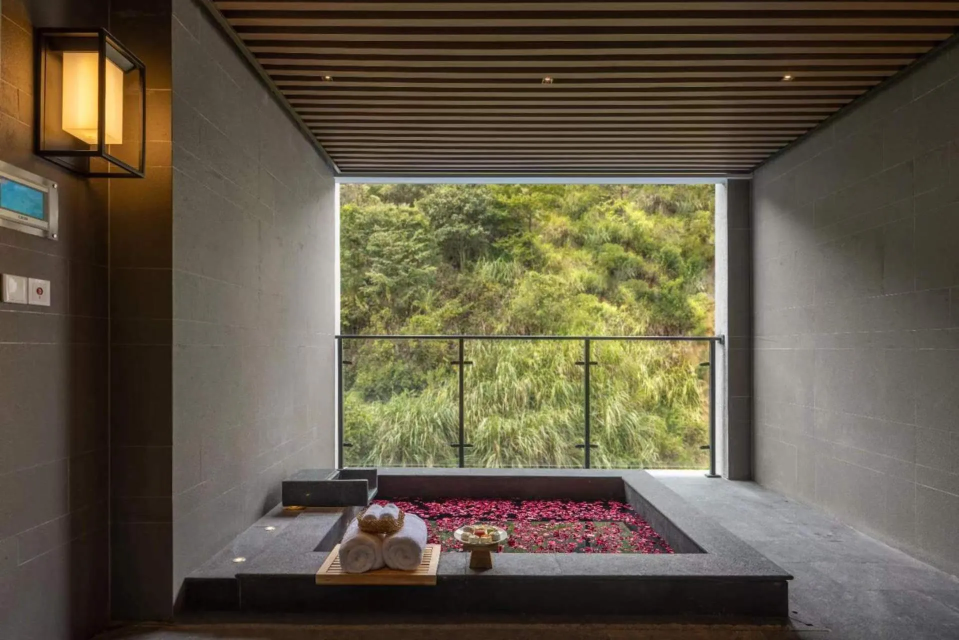 Hot Spring Bath, Bed in Home2 Suites by Hilton Chenzhou Nuanshui Hot Spring