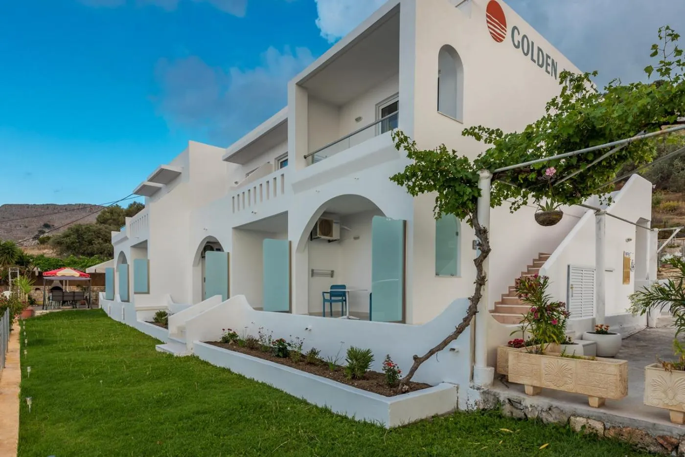 Property building in Golden View Studios