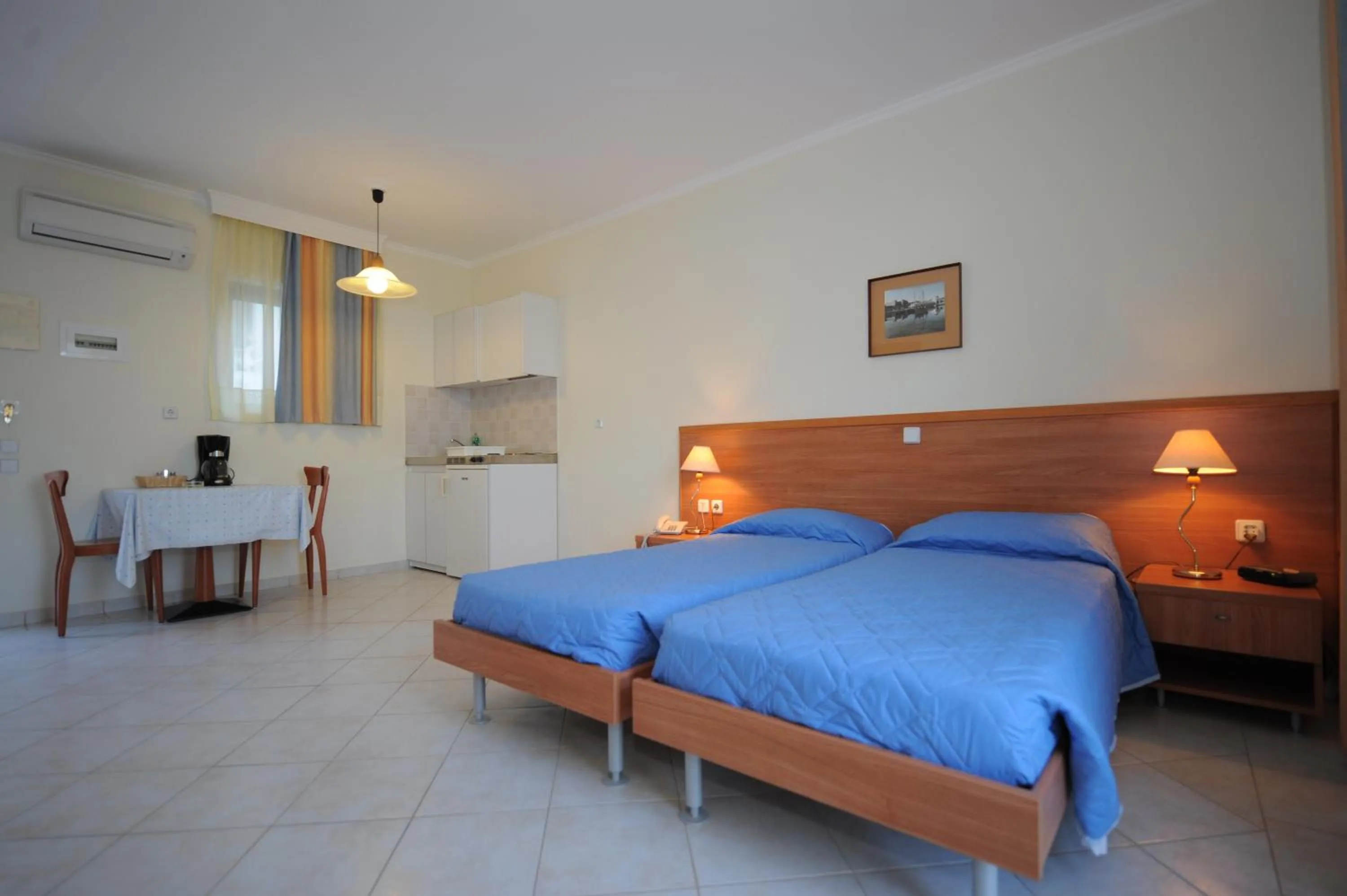 Bed in Golden View Studios