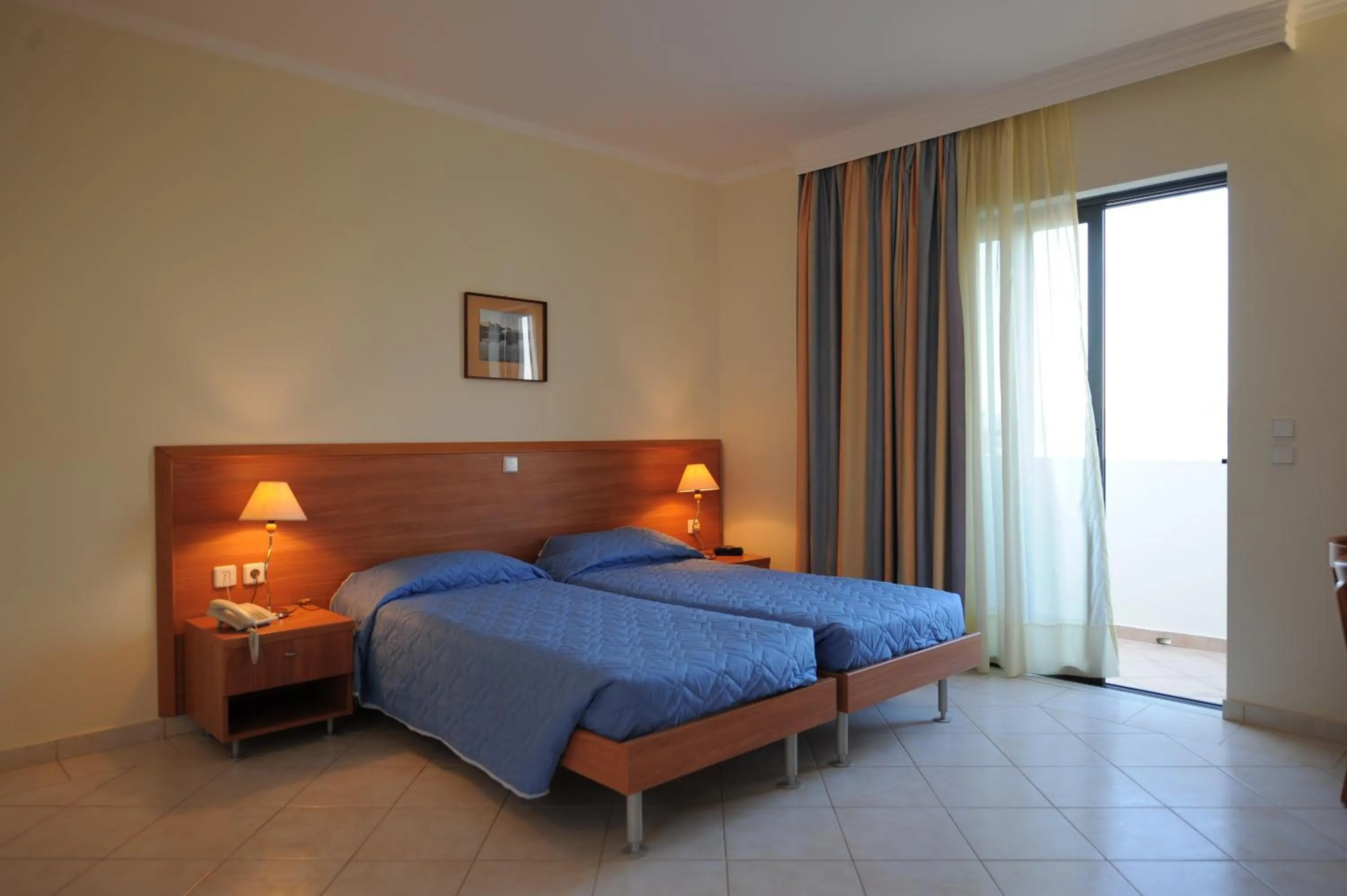 Bed in Golden View Studios