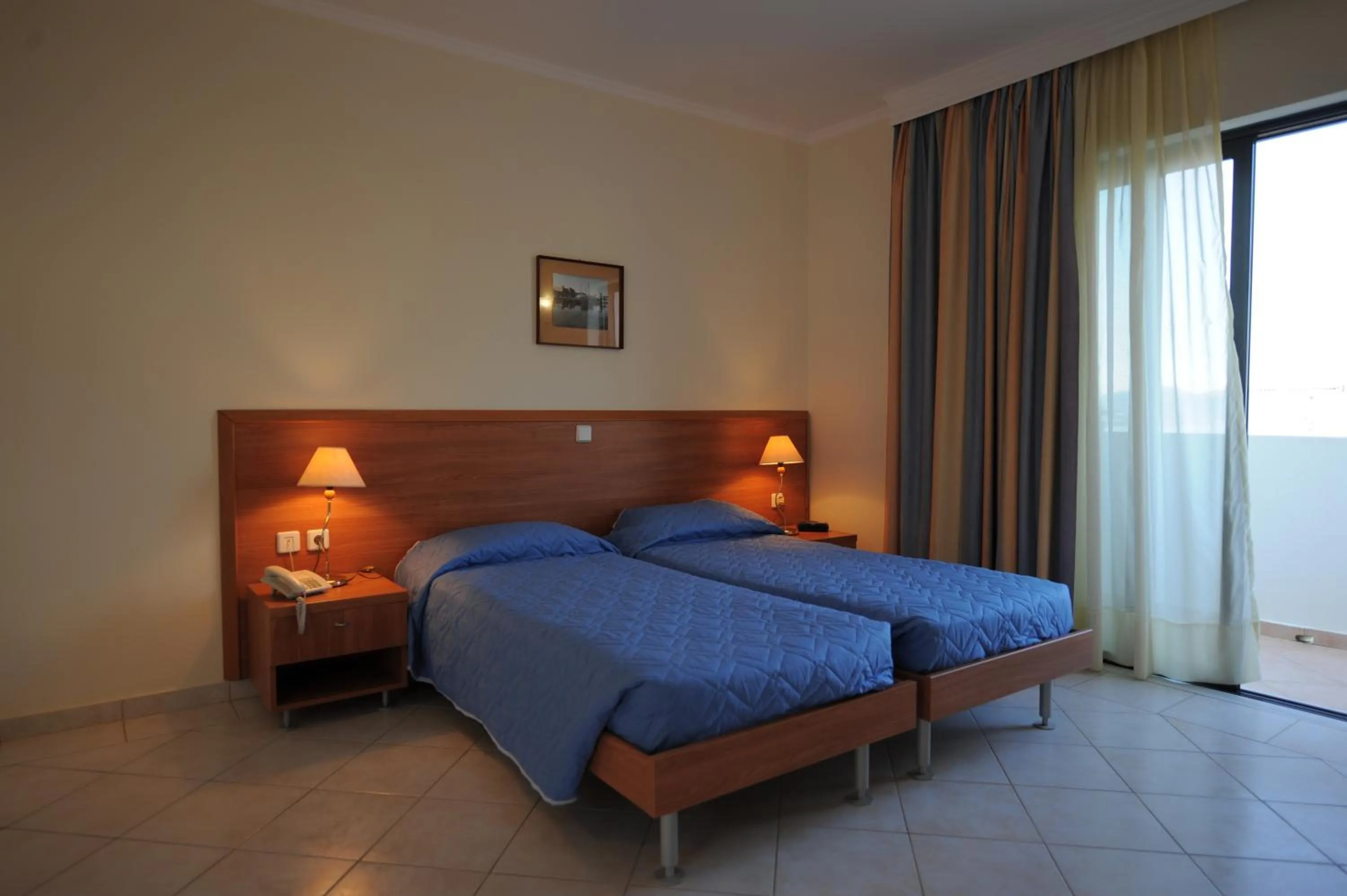 Bed in Golden View Studios