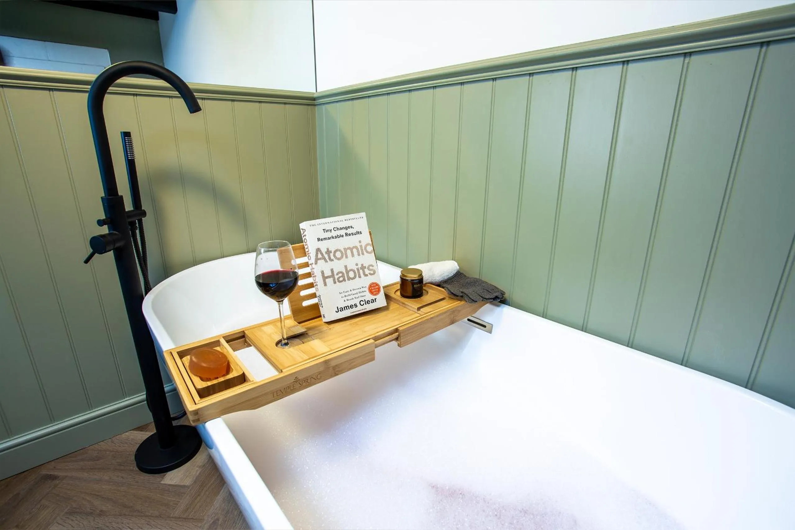 Bathroom, Bed in Whitby Boutique - Mast Cottage
