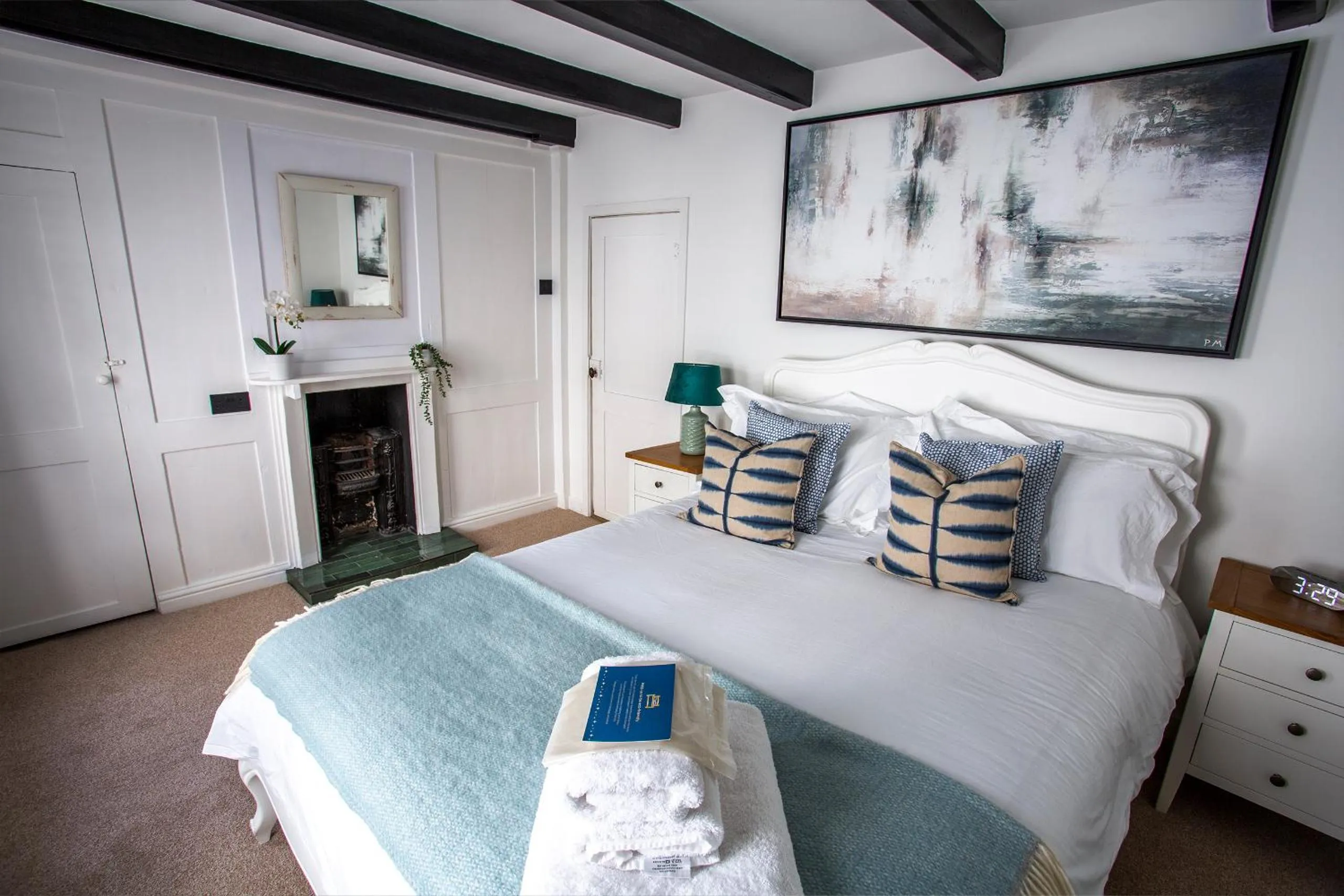 Bedroom, Bed in Whitby Boutique - Mast Cottage