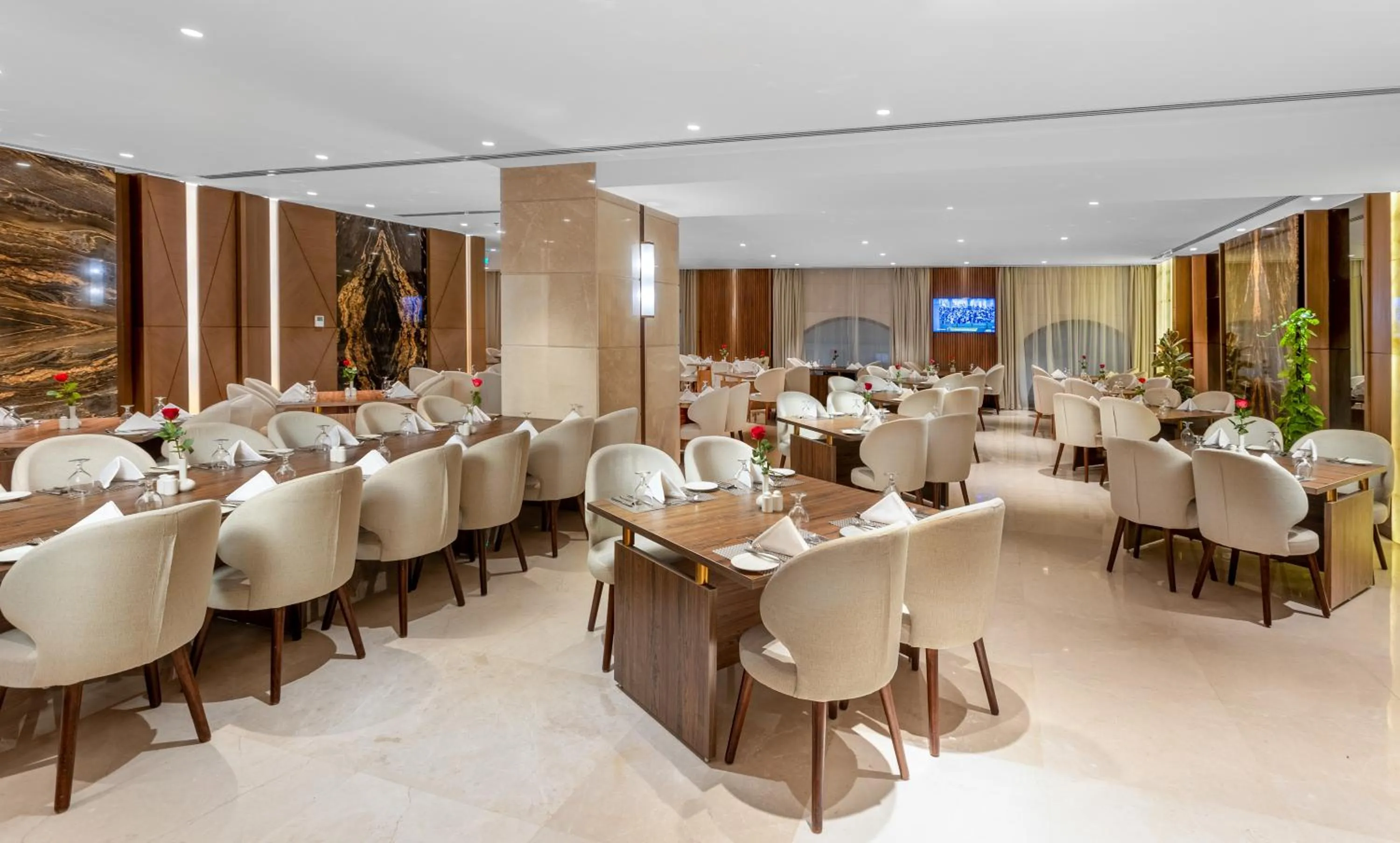 Restaurant/places to eat in Jayden Hotel