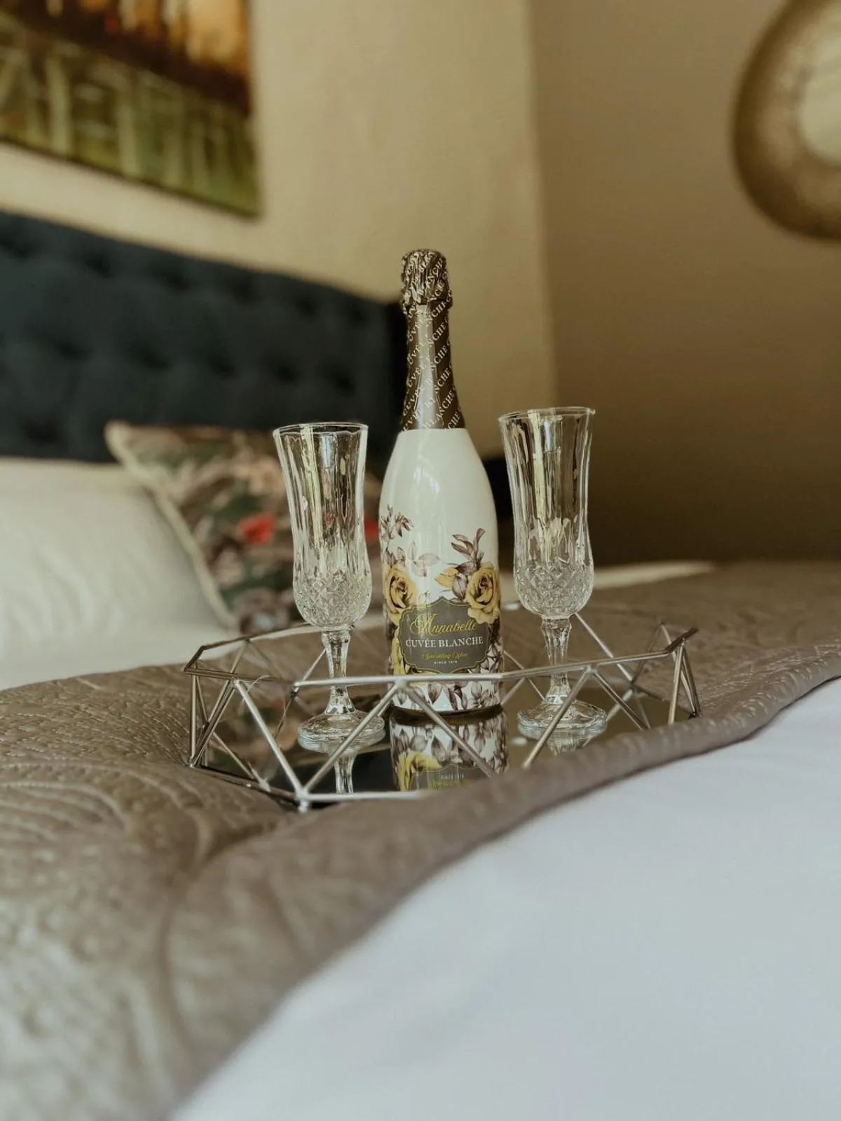 Alcoholic drinks, Bed in Le'Ciara Luxury Guest House