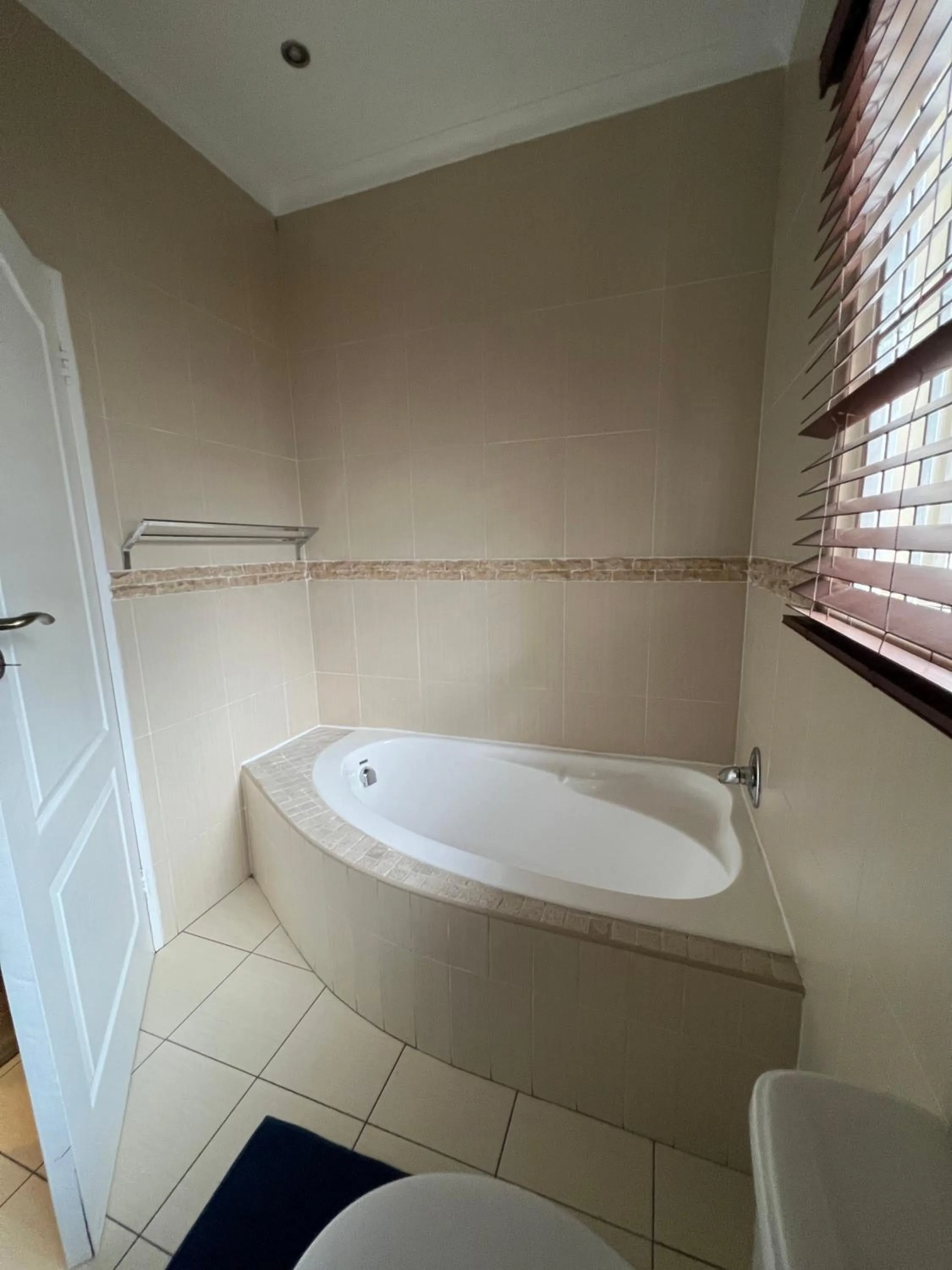 Bath in Le'Ciara Luxury Guest House