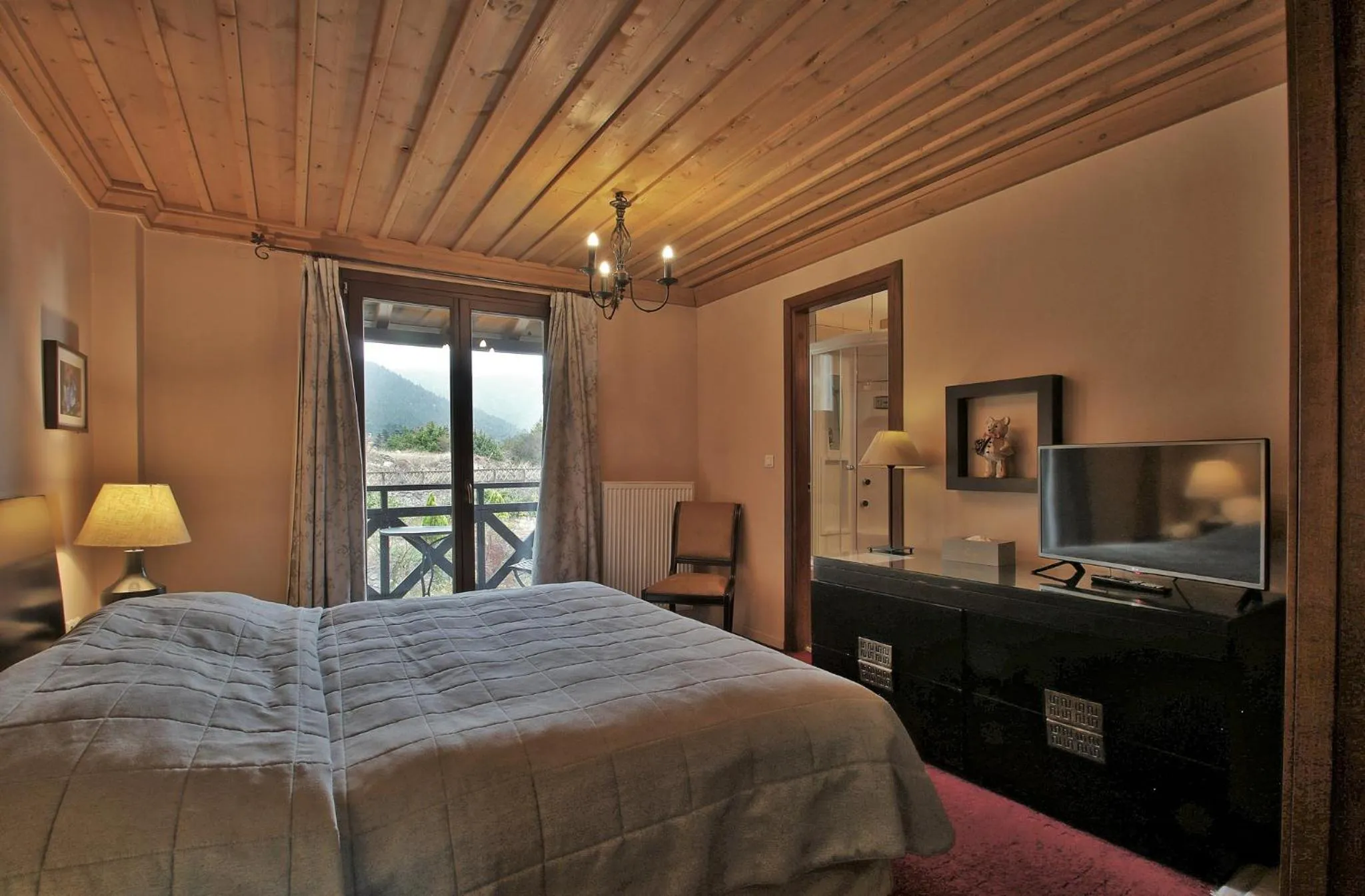 Mountain view, Bed in Boutique Hotel Skamnos Arachova