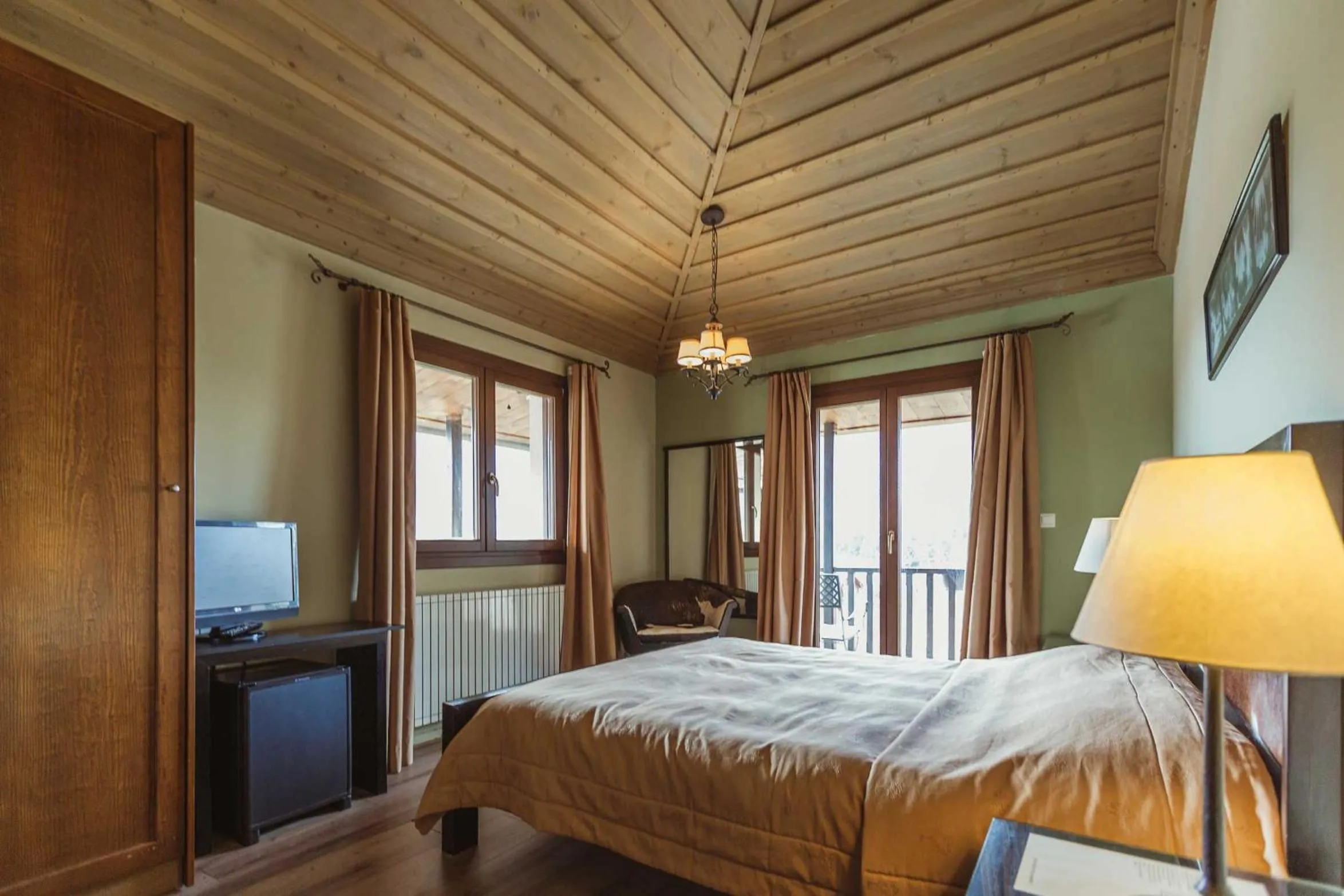 Photo of the whole room, Bed in Boutique Hotel Skamnos Arachova