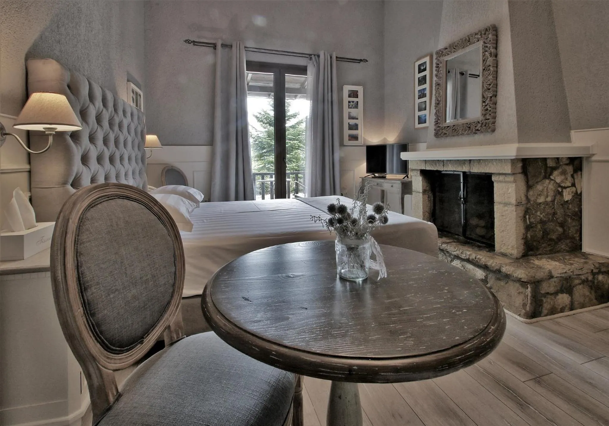 Garden in Boutique Hotel Skamnos Arachova