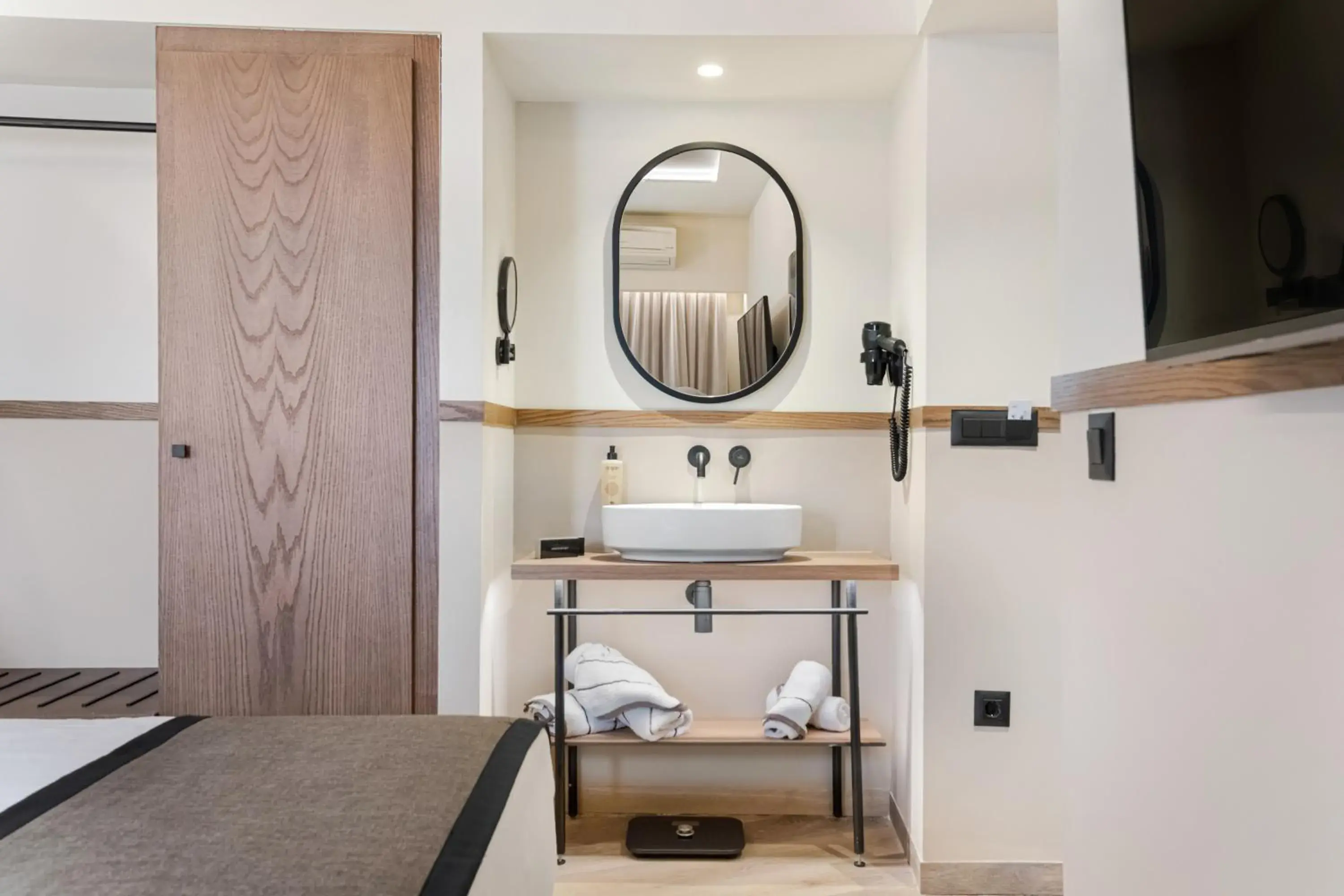 Comfort Room in Capsis Astoria Heraklion Comfort Room in Capsis Astoria Heraklion