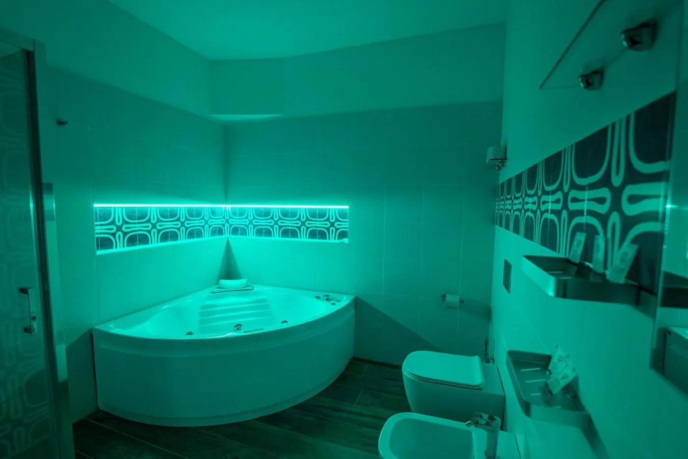 Hot Tub in P.C. Boutique H. LifeStyle, Napoli Centro, by ClaPa Group Dislocated Hospitality