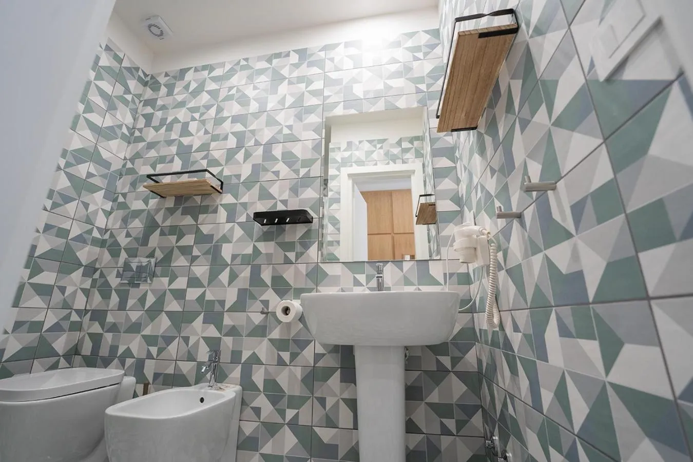 Shower in P.C. Boutique H. LifeStyle, Napoli Centro, by ClaPa Group Dislocated Hospitality