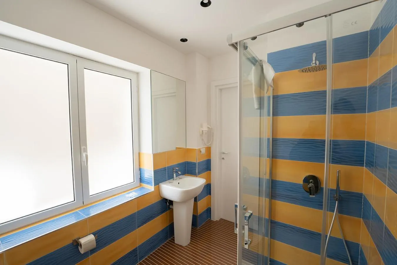 Shower in P.C. Boutique H. LifeStyle, Napoli Centro, by ClaPa Group Dislocated Hospitality