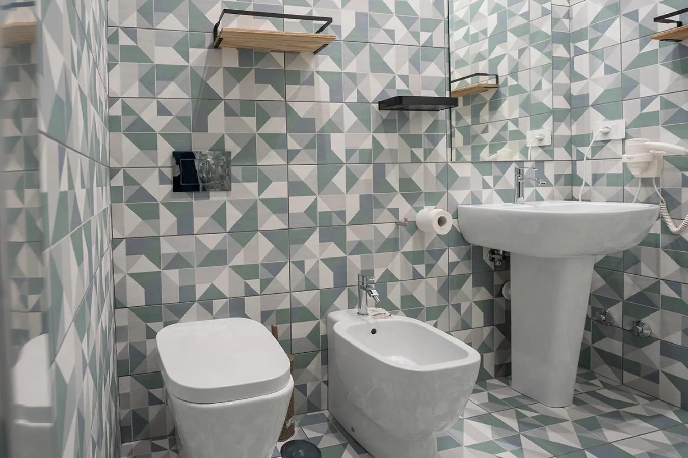 Shower in P.C. Boutique H. LifeStyle, Napoli Centro, by ClaPa Group Dislocated Hospitality