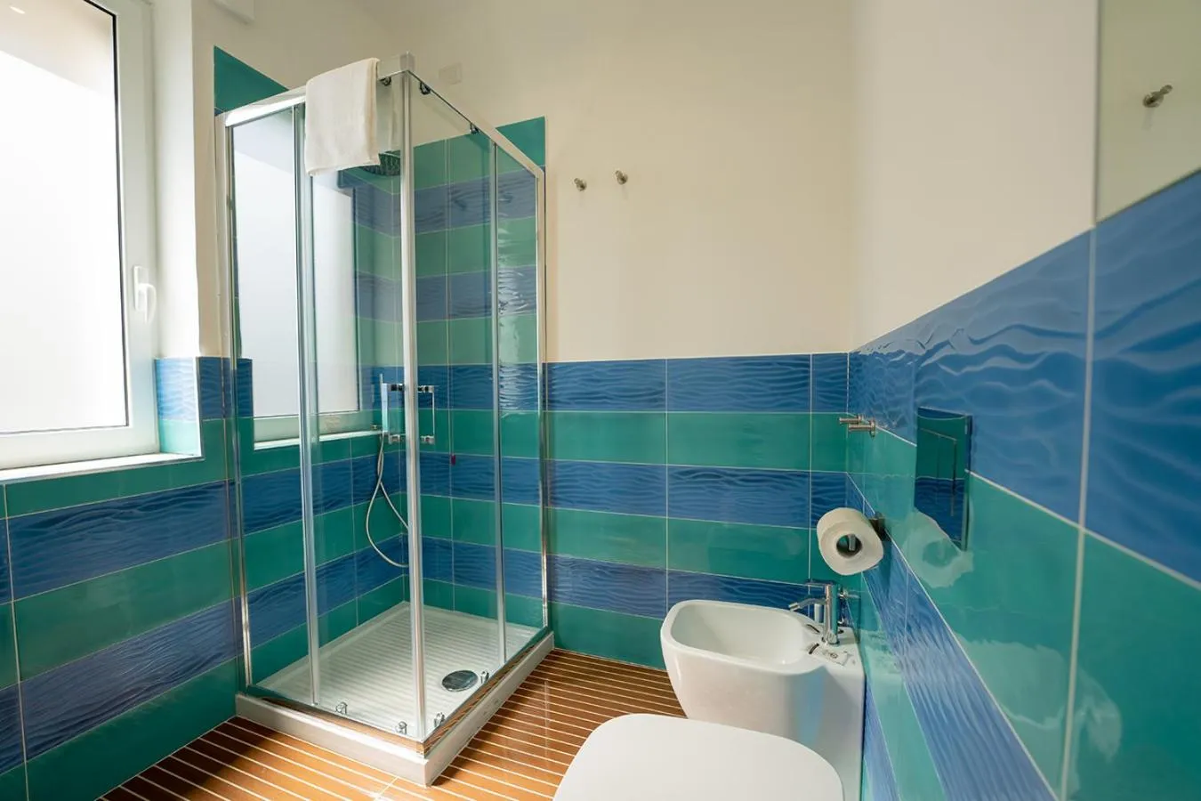 Shower in P.C. Boutique H. LifeStyle, Napoli Centro, by ClaPa Group Dislocated Hospitality