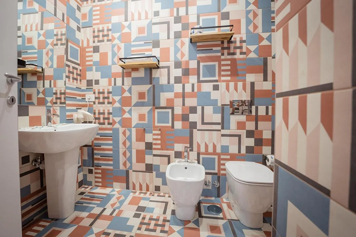 Toilet in P.C. Boutique H. LifeStyle, Napoli Centro, by ClaPa Group Dislocated Hospitality