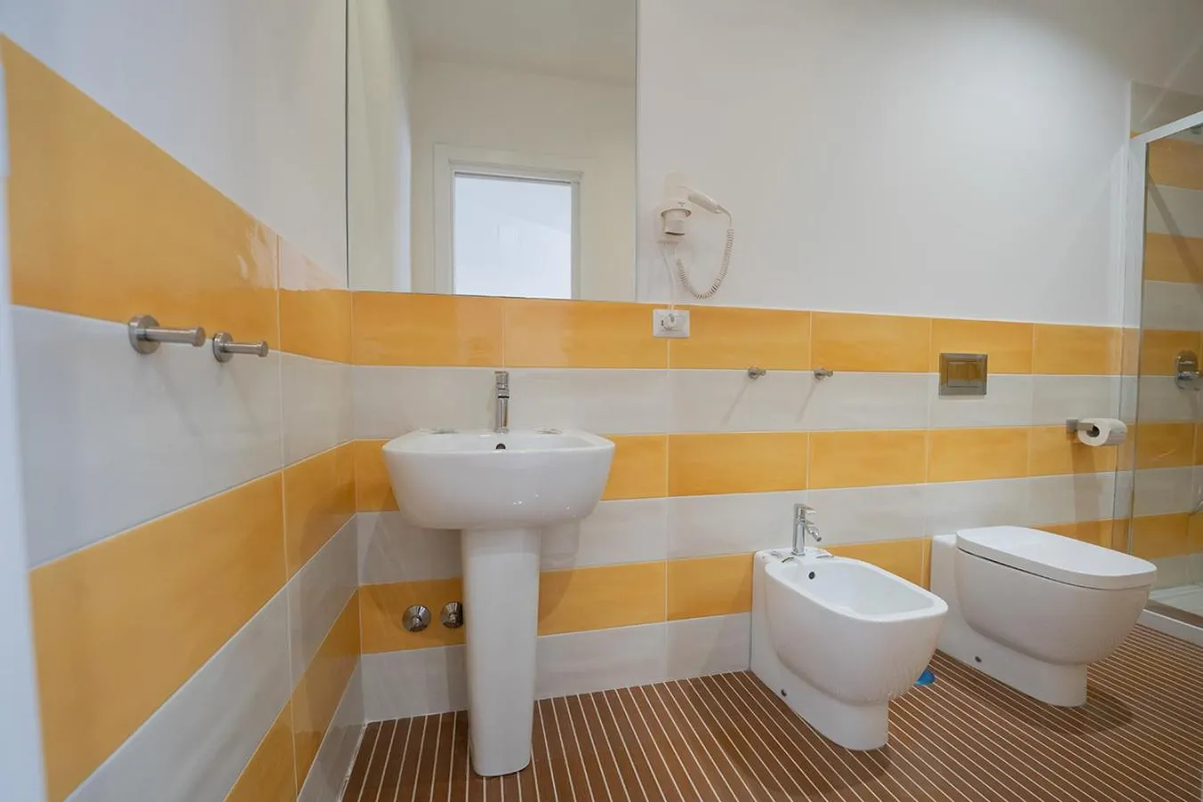 Shower in P.C. Boutique H. LifeStyle, Napoli Centro, by ClaPa Group Dislocated Hospitality