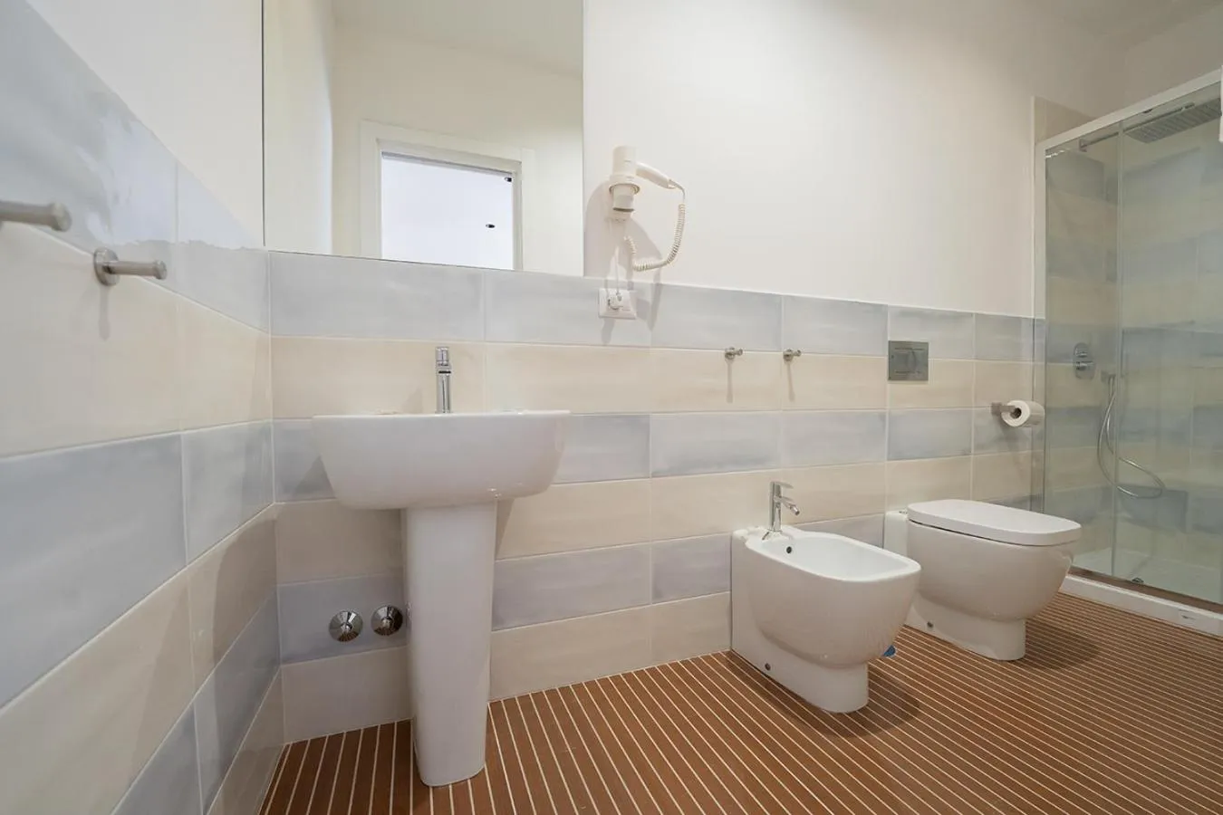 Shower in P.C. Boutique H. LifeStyle, Napoli Centro, by ClaPa Group Dislocated Hospitality