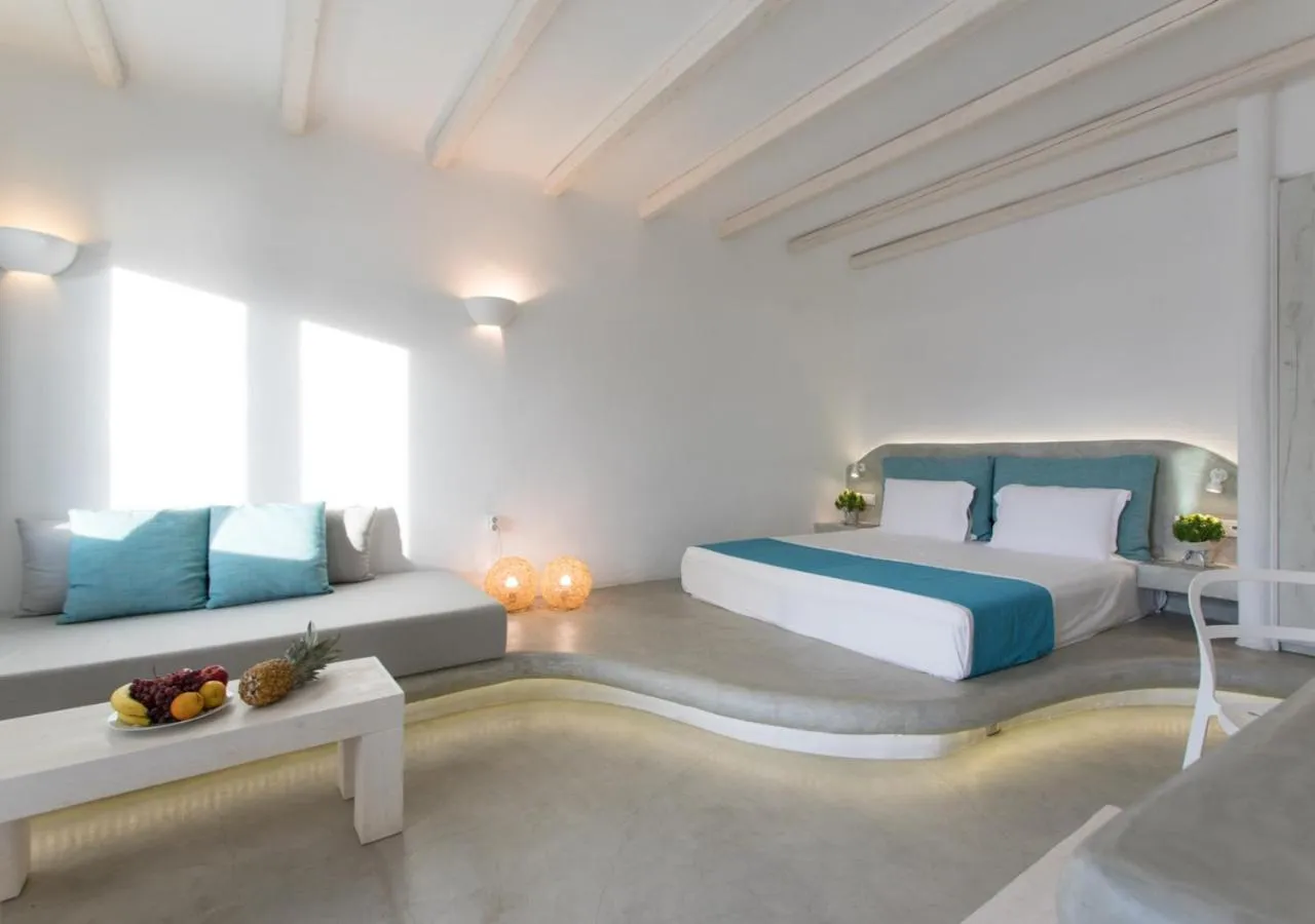 Photo of the whole room, Bed in Princess Of Naxos