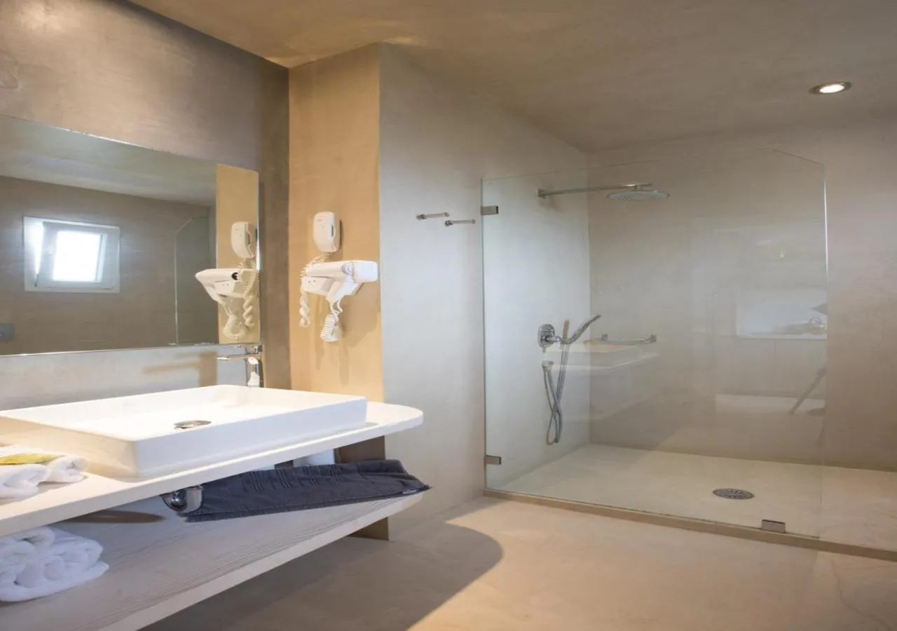 Bathroom in Princess Of Naxos