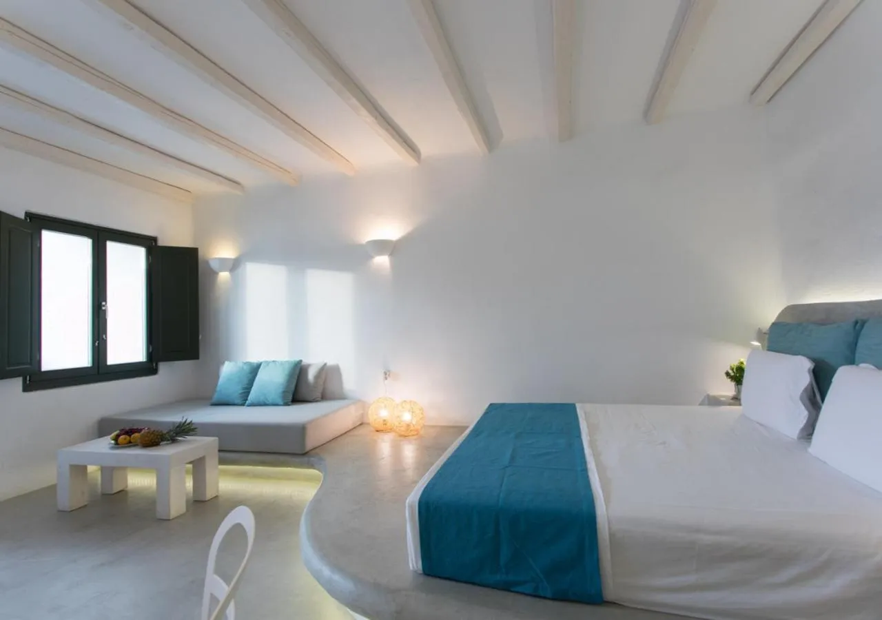 Photo of the whole room, Bed in Princess Of Naxos